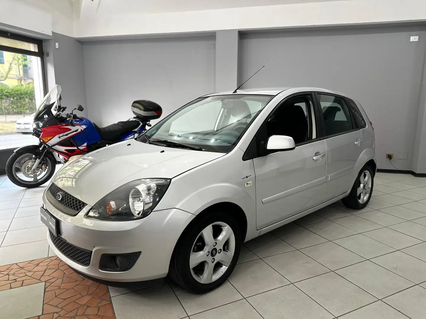 Ford Fiesta Fiesta 1.2 NEOPATENTATI Silver - 2