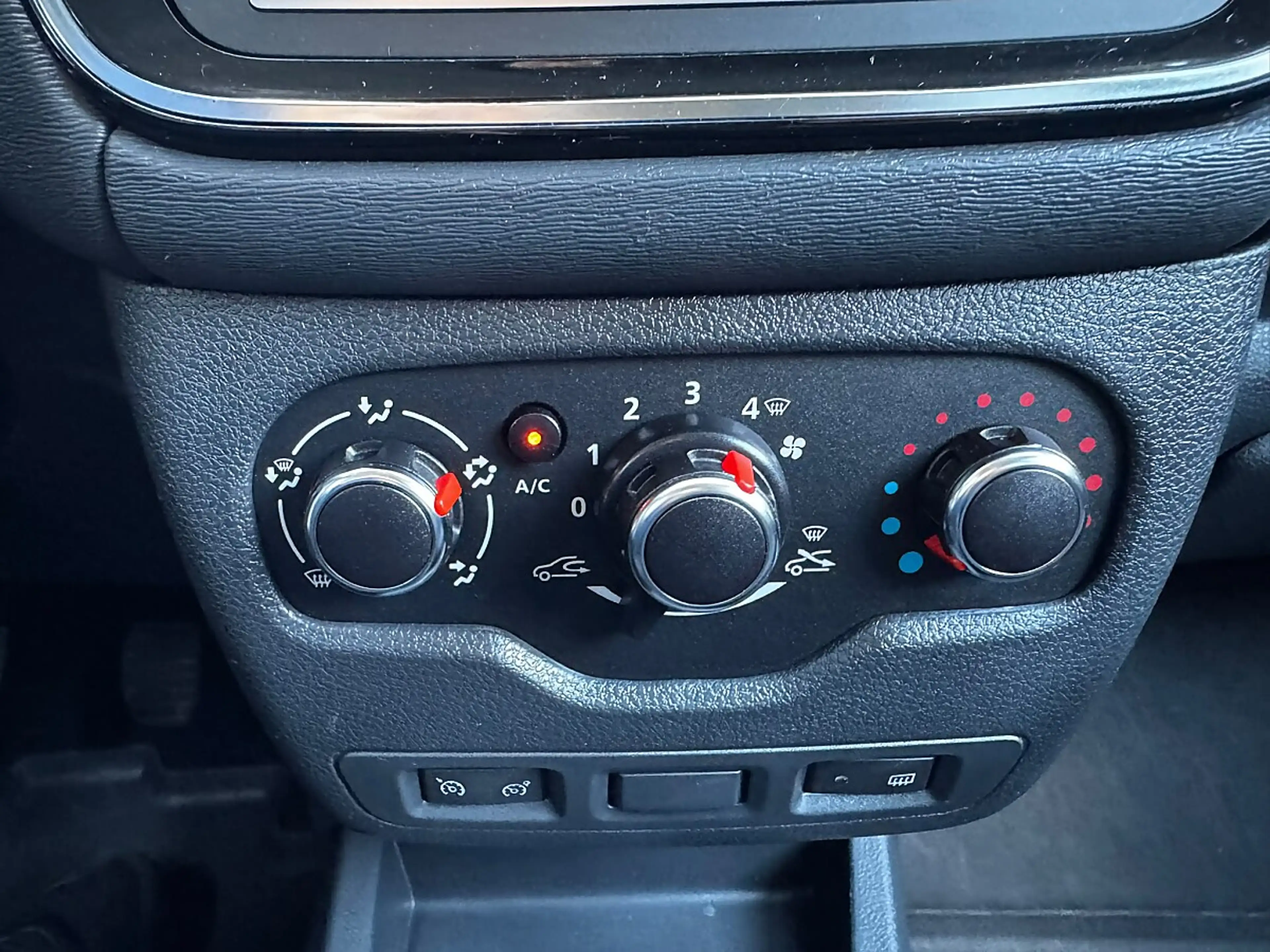 Dacia Lodgy 1.5 BLUE dCi 95 Comfort (EURO 6d) — photo 13