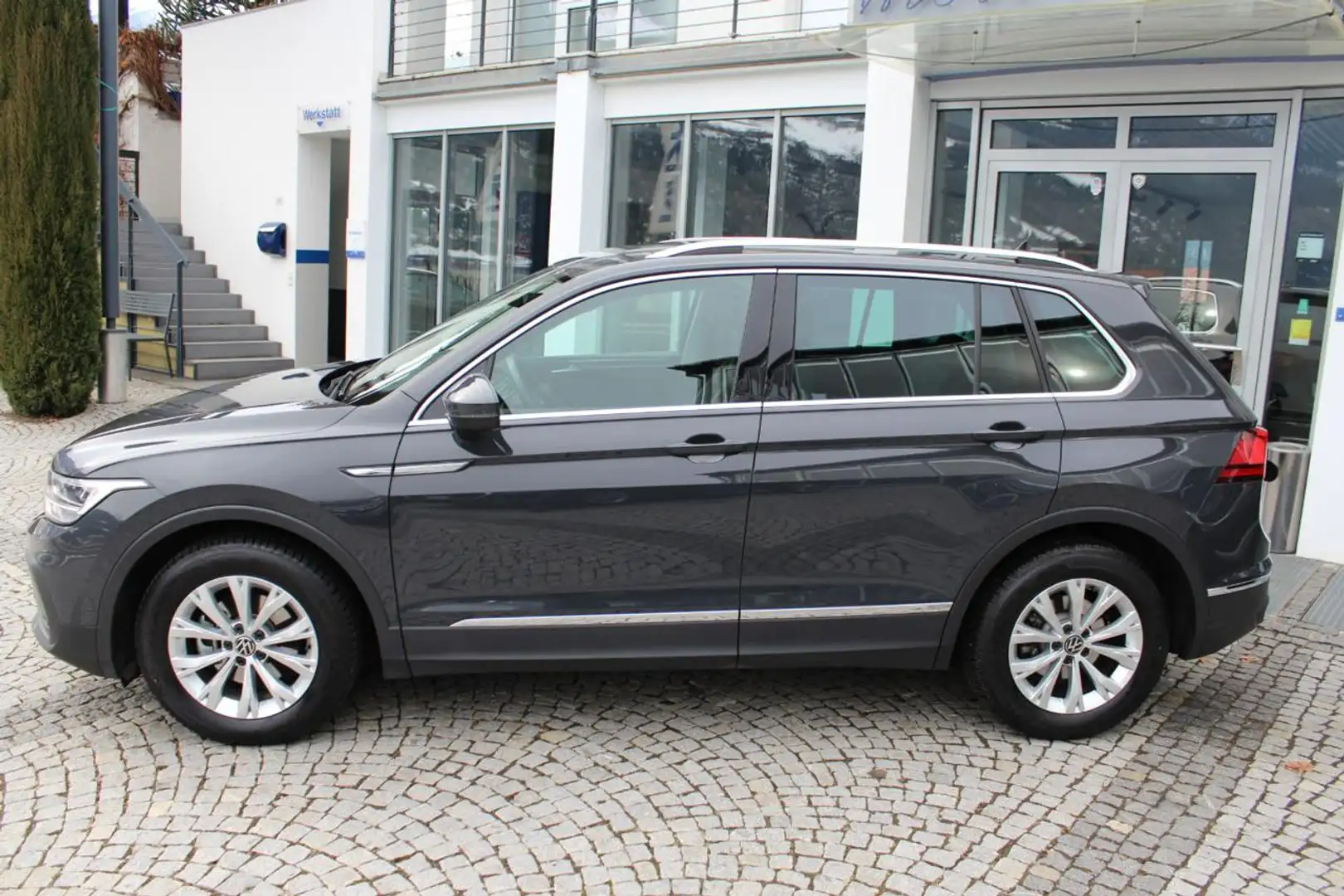 Volkswagen Tiguan 2.0 TDI 150 CV SCR DSG Elegance LED Grigio - 2