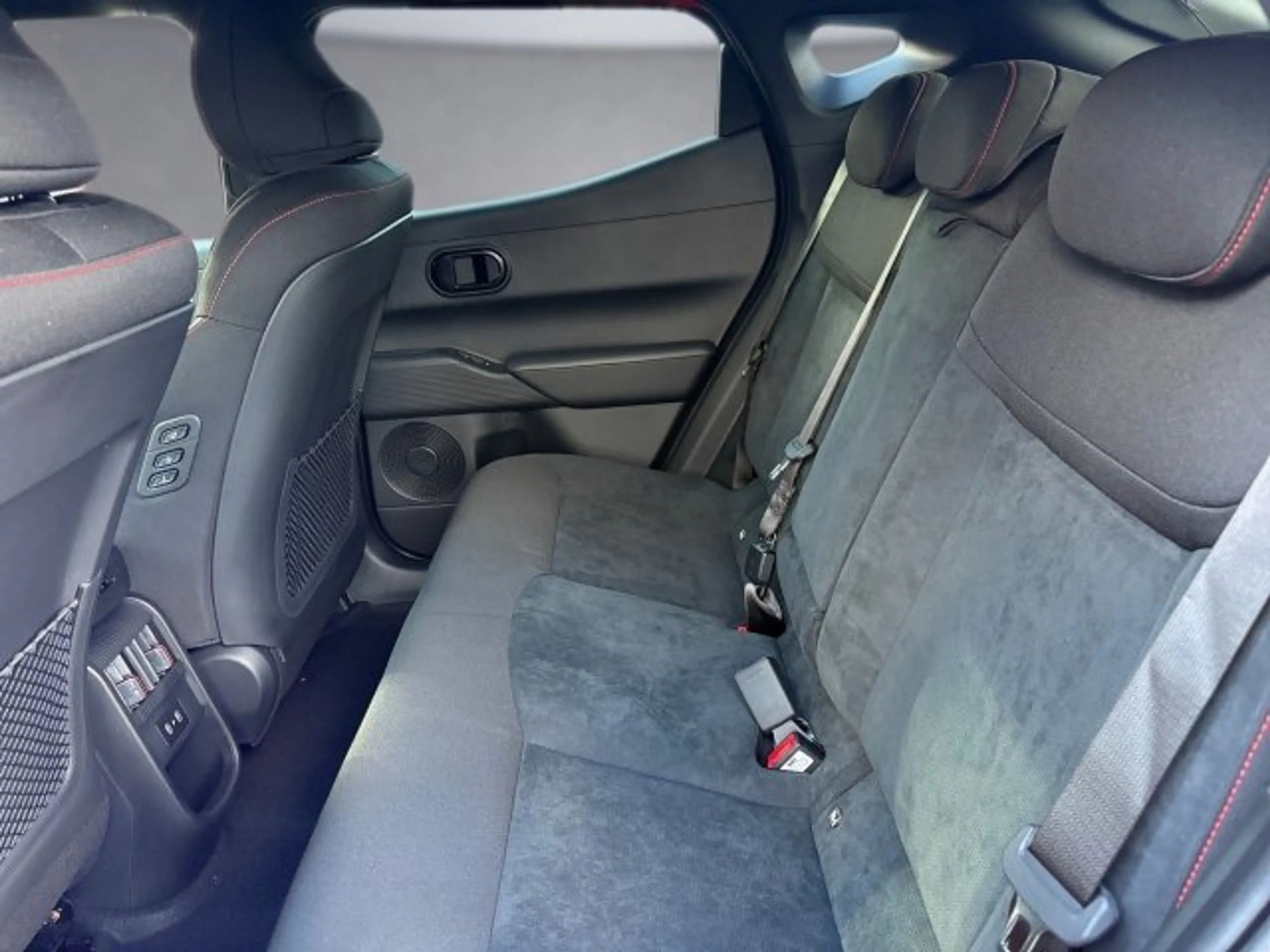 Hyundai IONIQ 3 N LINE EVO 61 kWh — photo 12