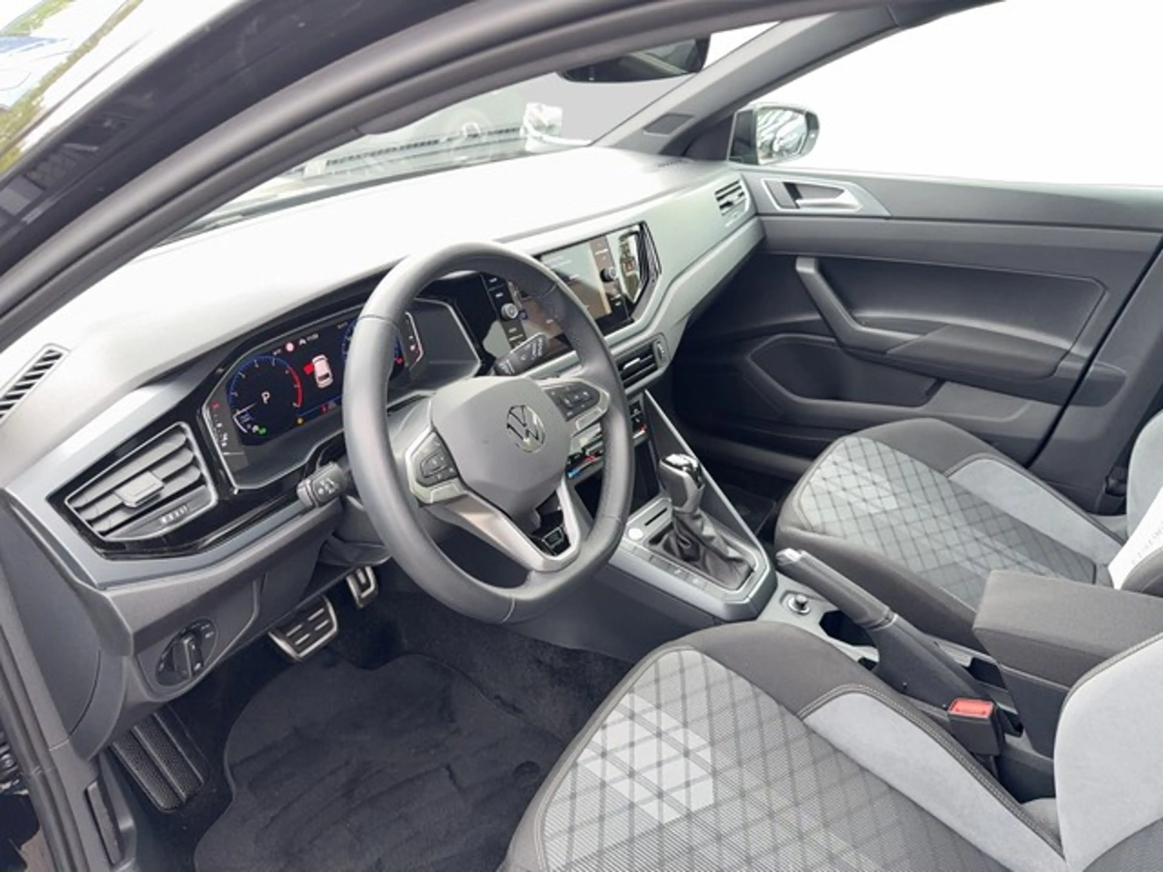 Volkswagen Polo 1.0 TSI DSG R-Line — photo 8