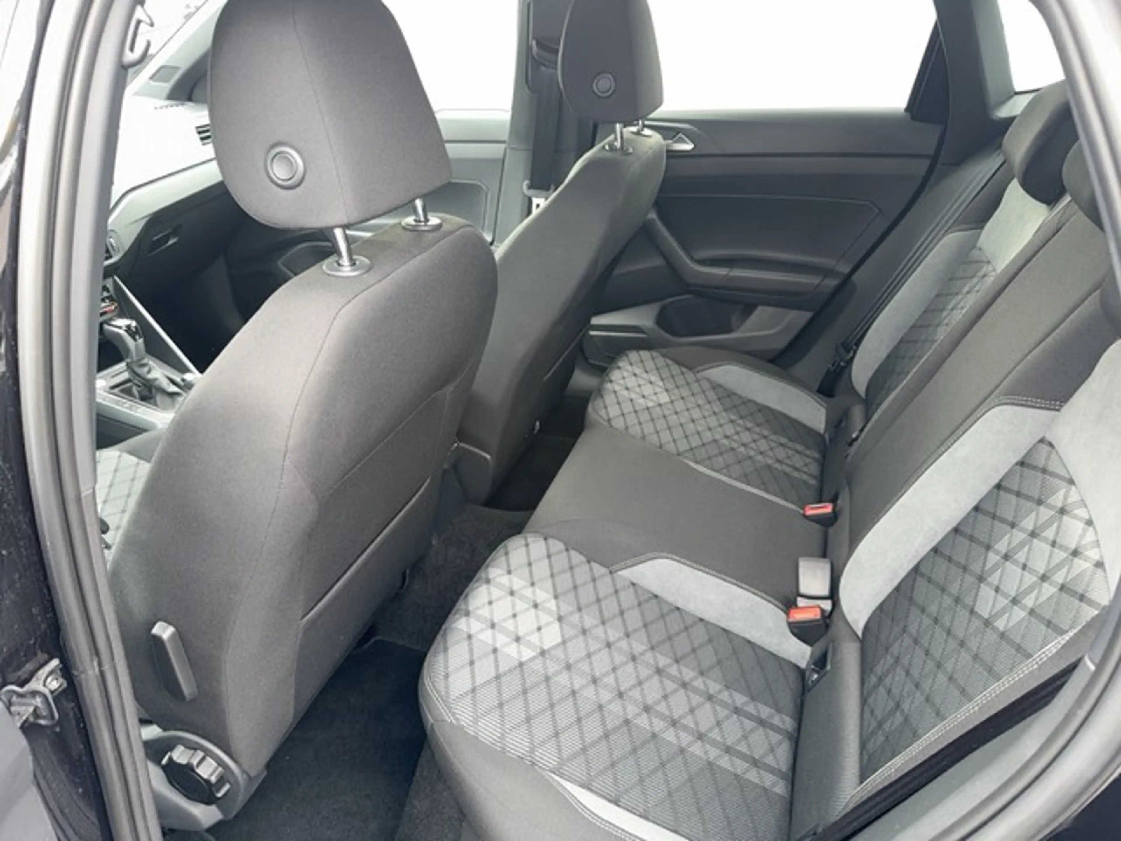 Volkswagen Polo 1.0 TSI DSG R-Line — photo 11
