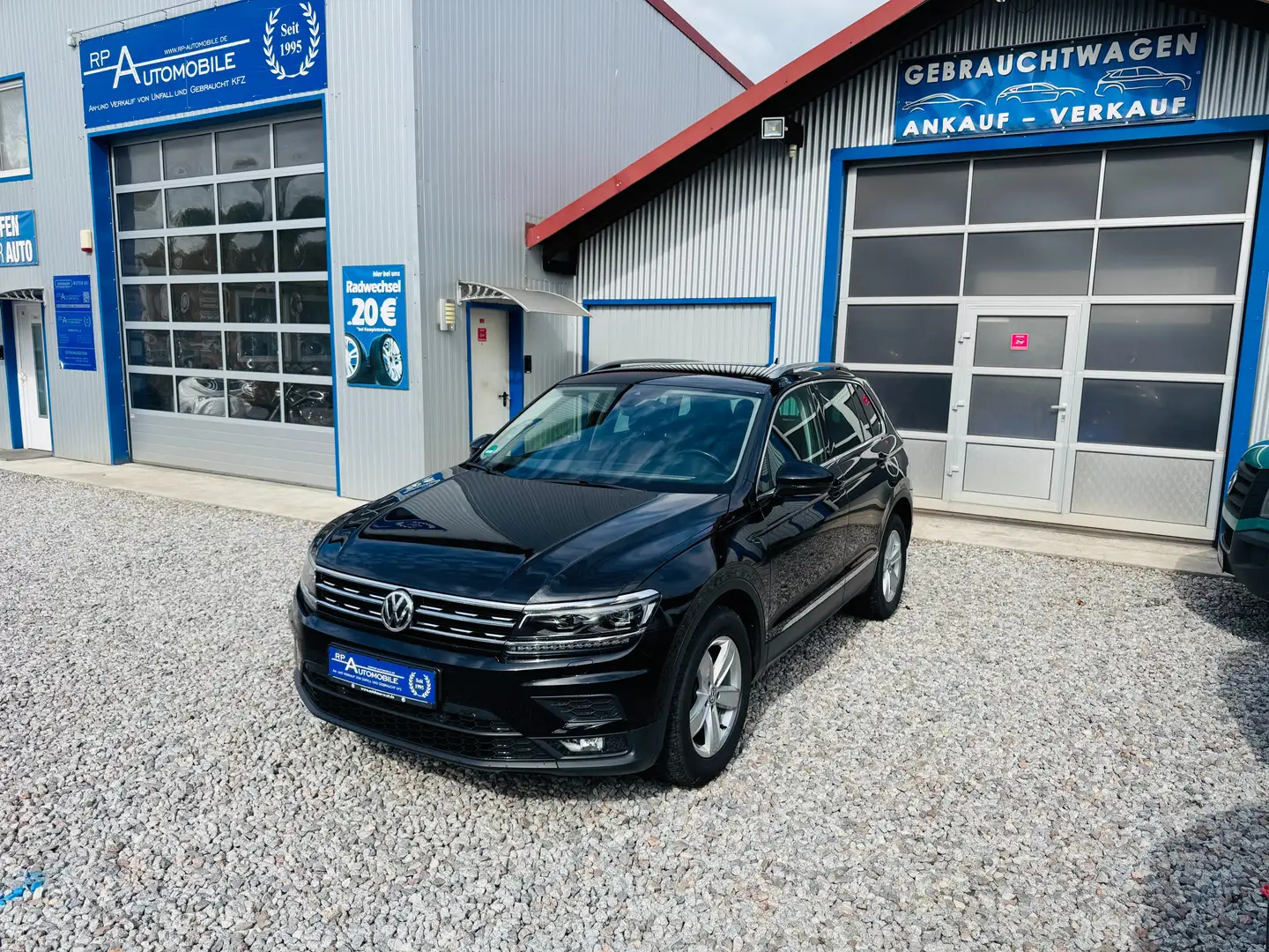 Volkswagen Tiguan Sound 4Motion 2.0 AUT PDC LED NAVI SHZG KLIMAAUT Schwarz - 1