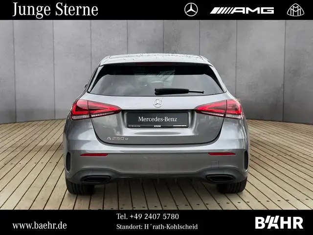 Mercedes-Benz 250 view 8