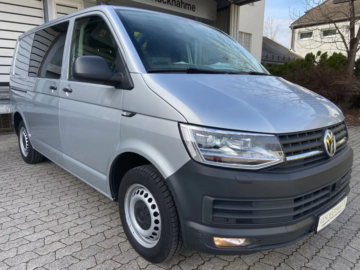 Volkswagen T6 Transporter T6 2.0 Tdi DSG LED Navi AHK ALUCA Einbau Flügelt Silber - 2