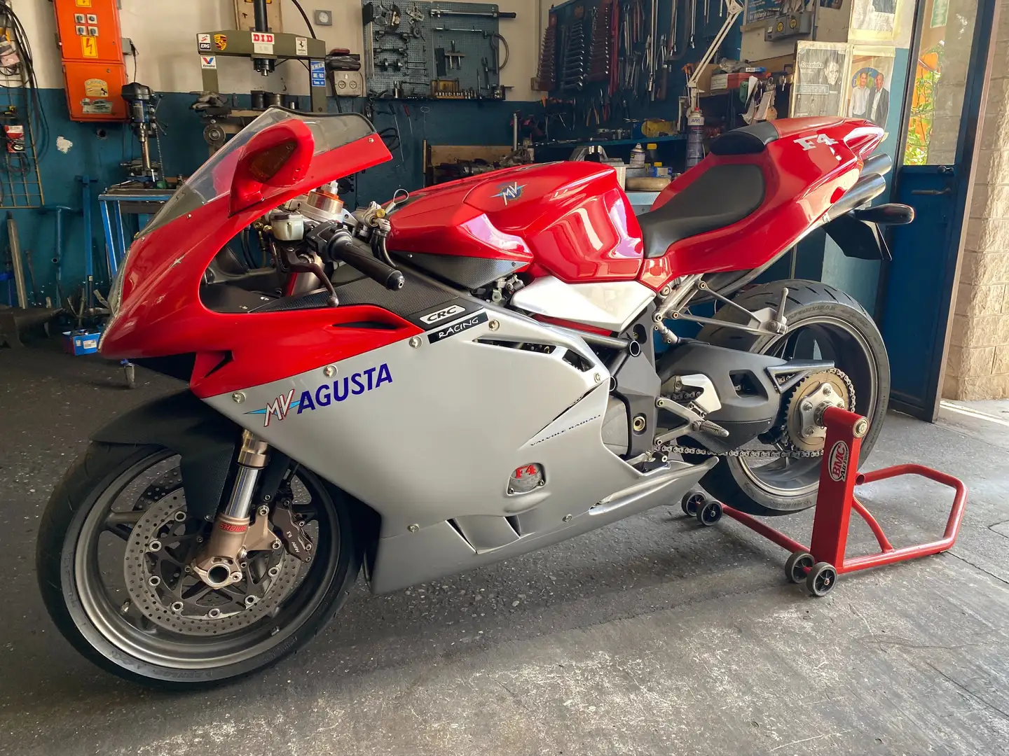 MV Agusta F4 750 Rosso - 2