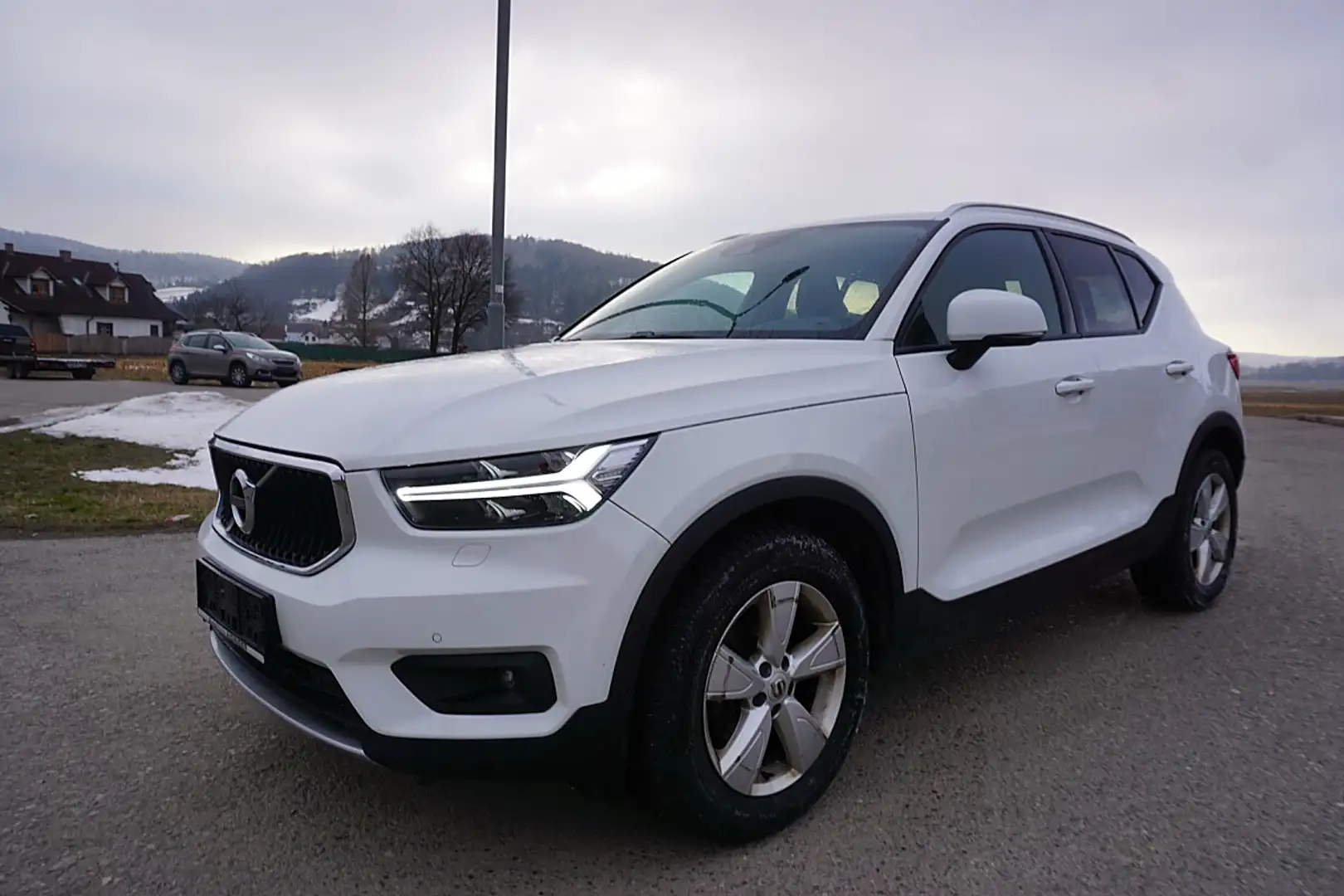 Volvo XC40 D3 Momentum Pro Geartronic Blanc - 1