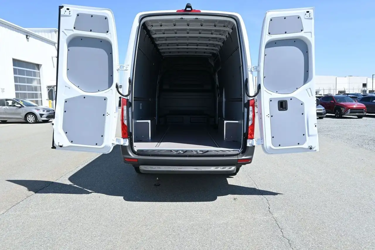 Mercedes-Benz Sprinter снимка Mercedes-Benz Sprinter