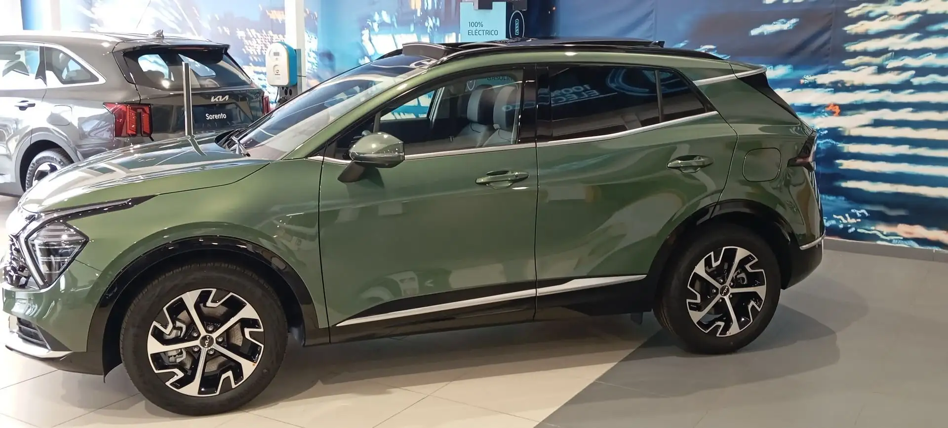 Kia Sportage 1.6 T-GDi HEV 215cv 4X2 Tech Pack Luxury Verde - 2