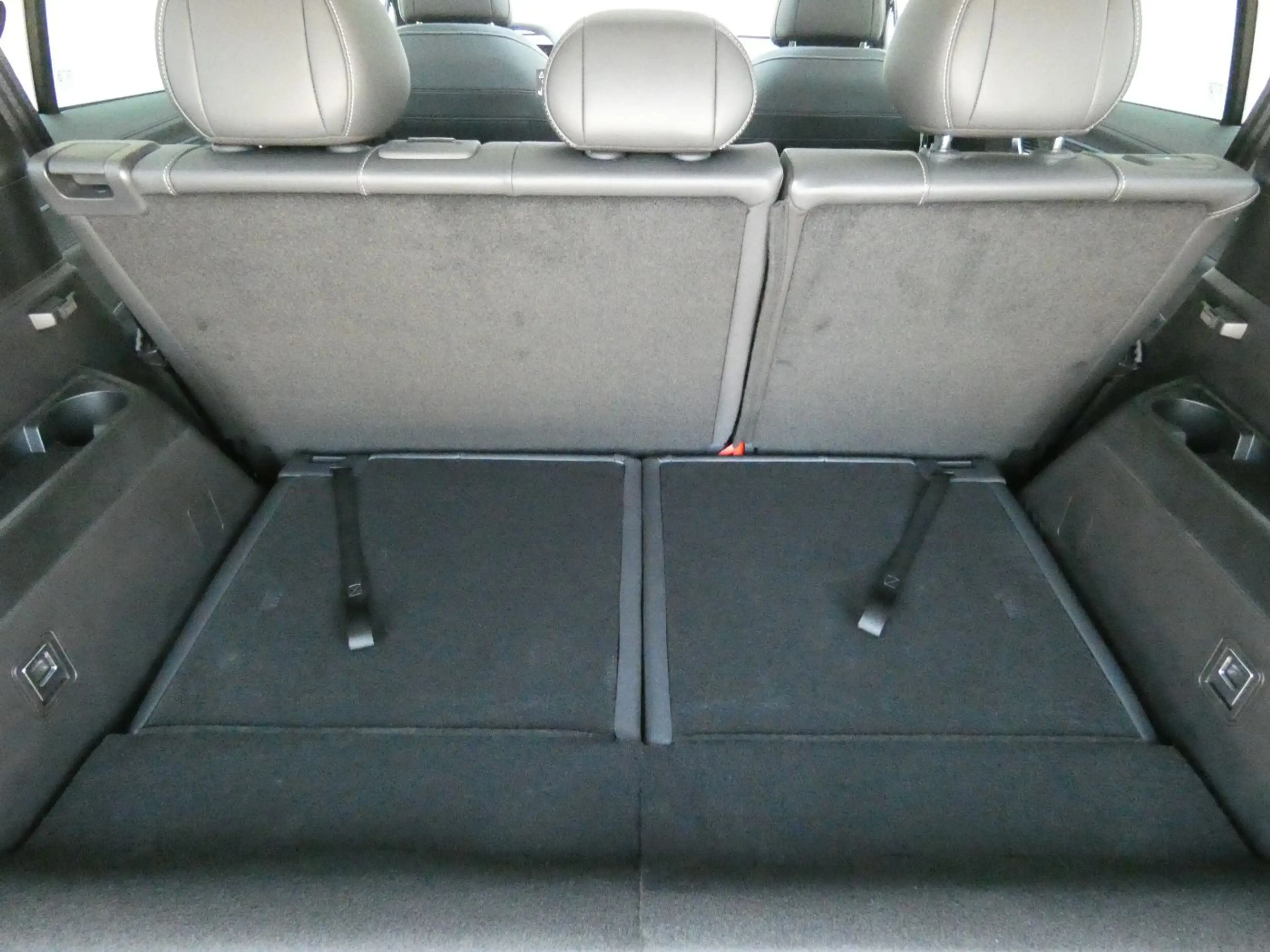 MG MGS9 PHEV+ Luxury +360°+ACC+LED+KeyGo+Panorama — photo 11