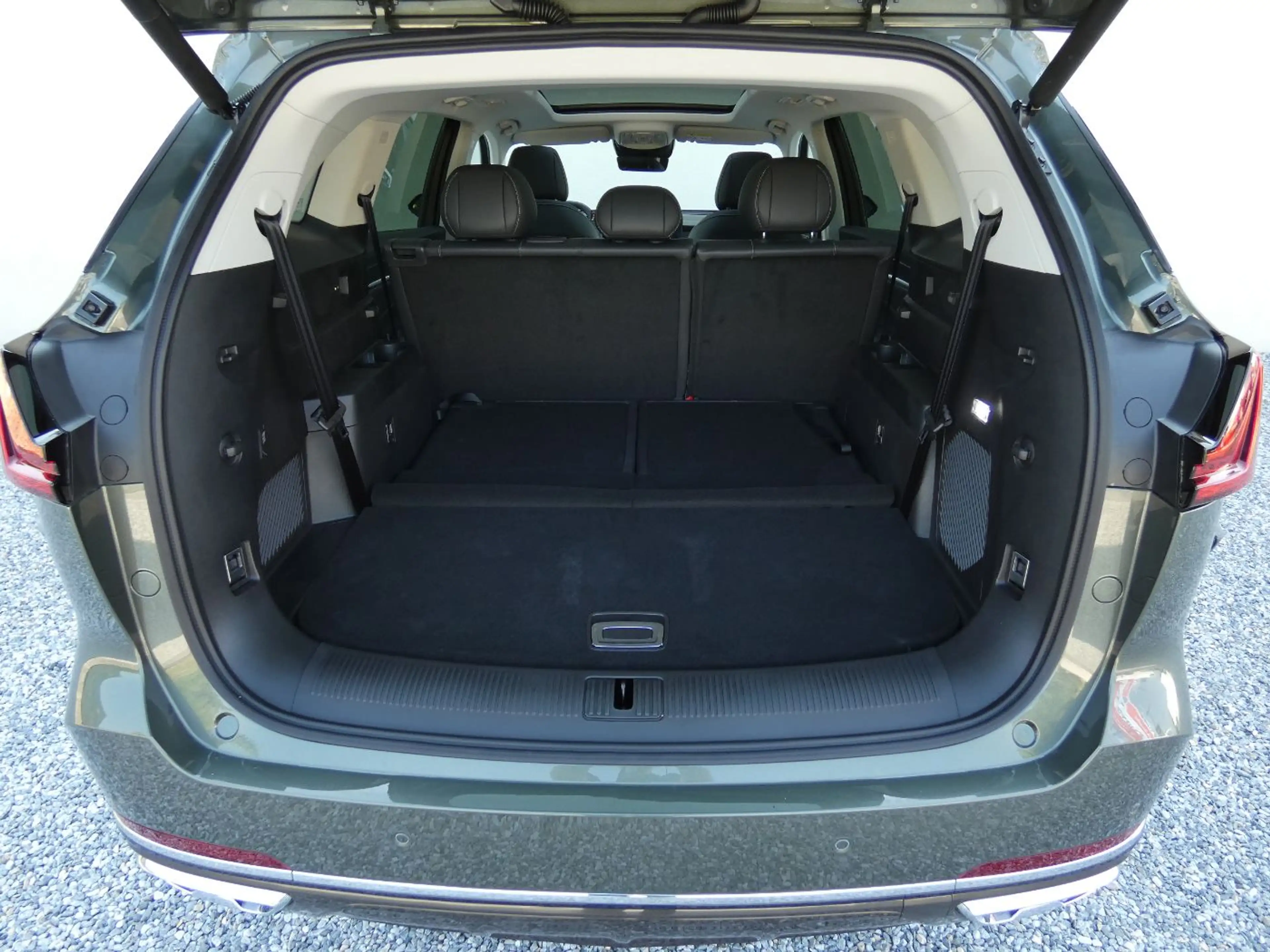 MG MGS9 PHEV+ Luxury +360°+ACC+LED+KeyGo+Panorama — photo 10