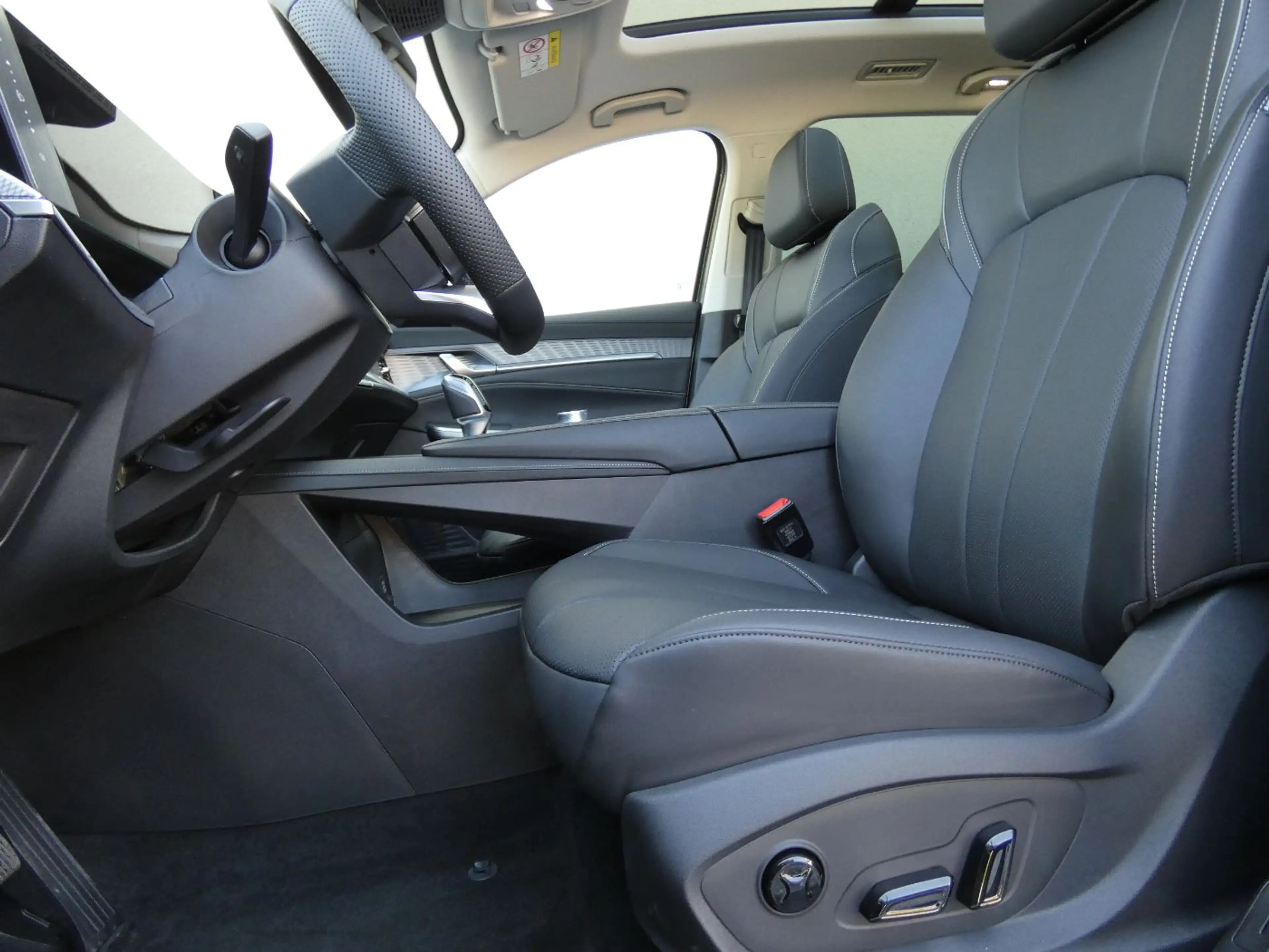 MG MGS9 PHEV+ Luxury +360°+ACC+LED+KeyGo+Panorama — photo 12