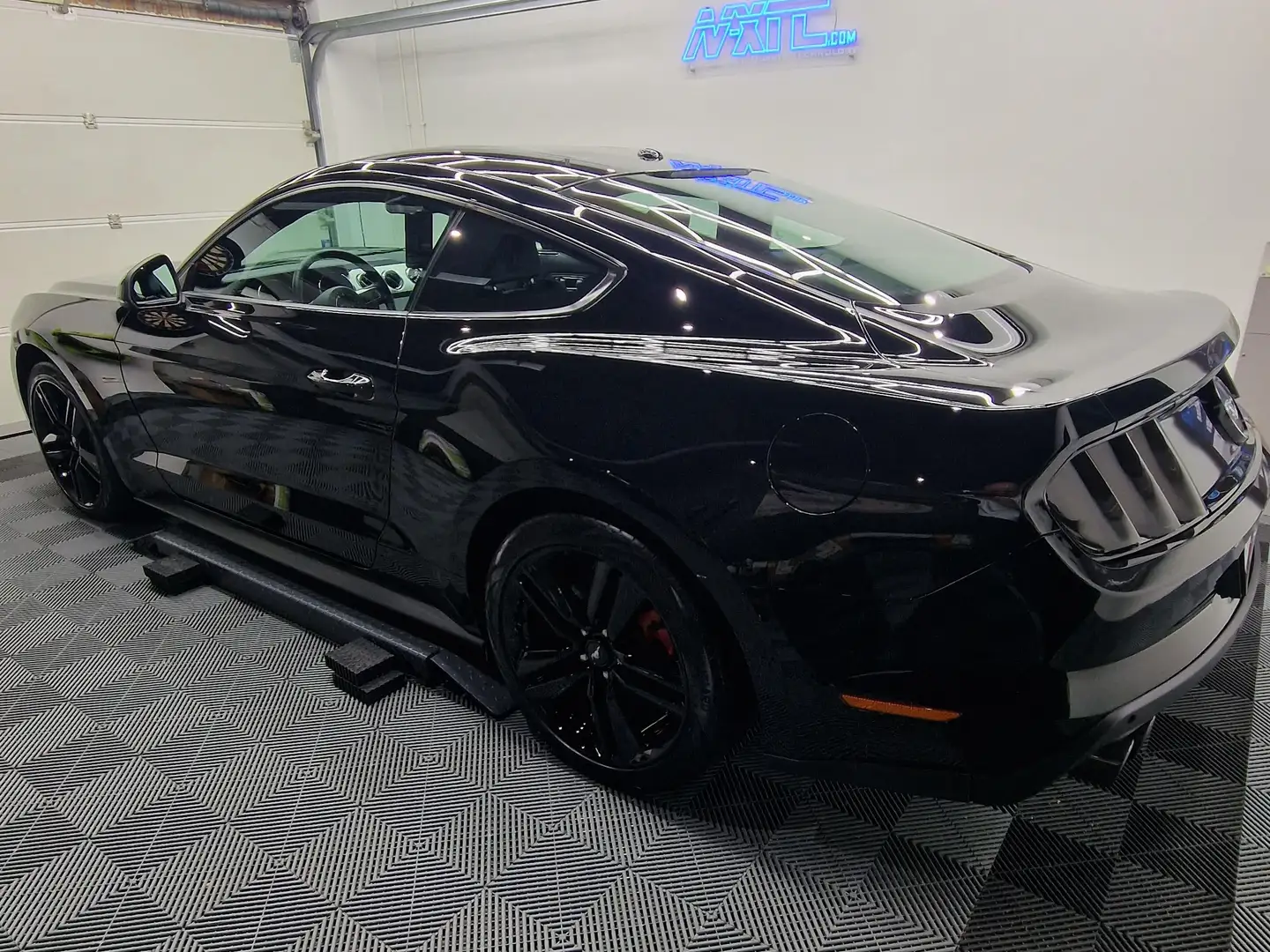 Ford Mustang 2.3 EcoBoost • 317 PK • Manueel 2017 Zwart - 1