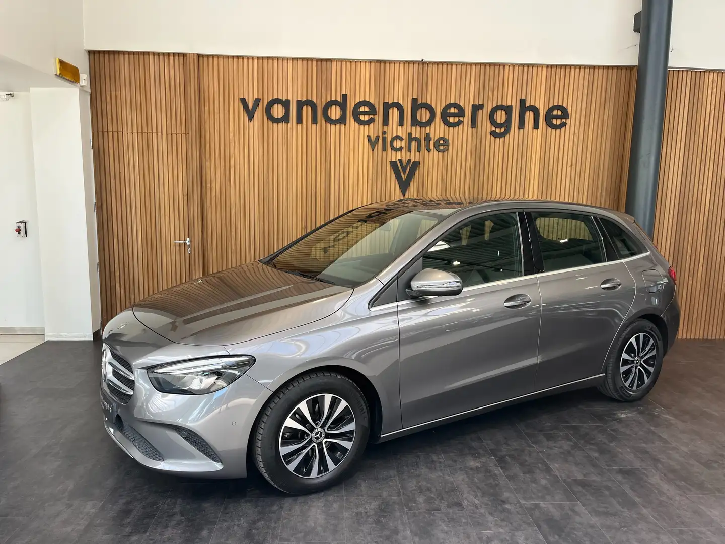 Mercedes-Benz B 180 automaat camera pts navi 7G-DCT Gris - 1