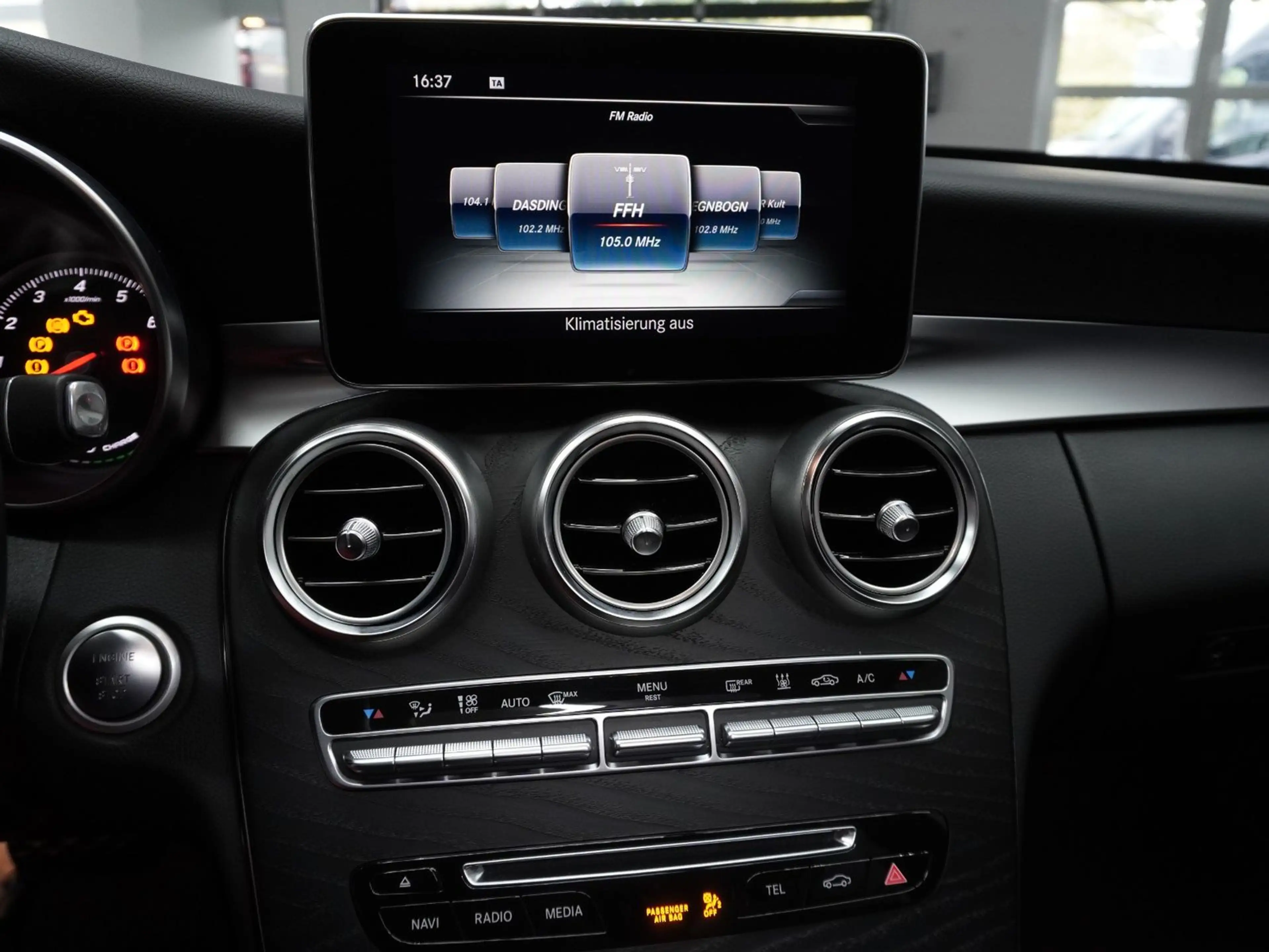 Mercedes-Benz C 350 e T-Modell Avantgarde|Panorama|Burmester — photo 11