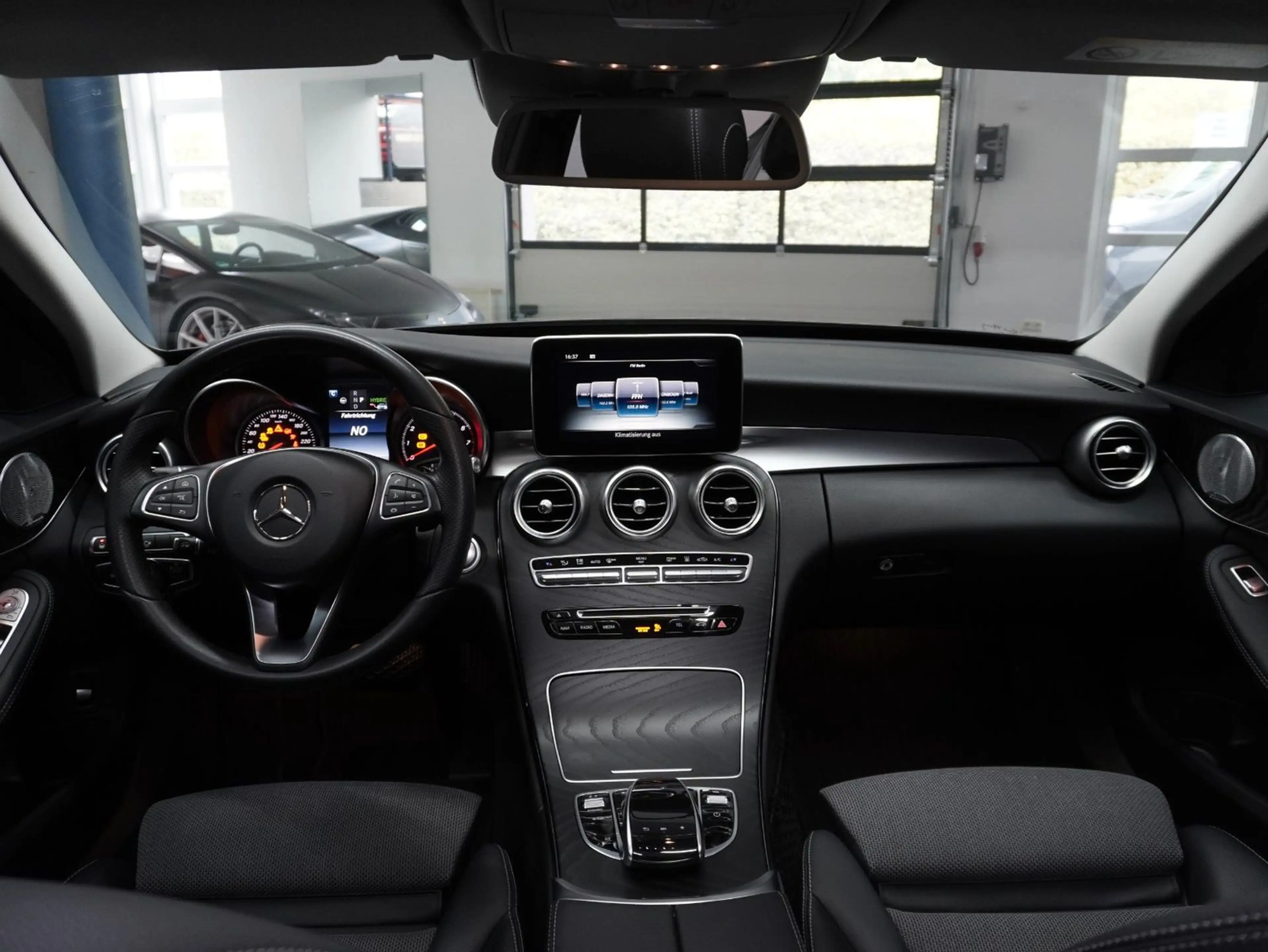 Mercedes-Benz C 350 e T-Modell Avantgarde|Panorama|Burmester — photo 8