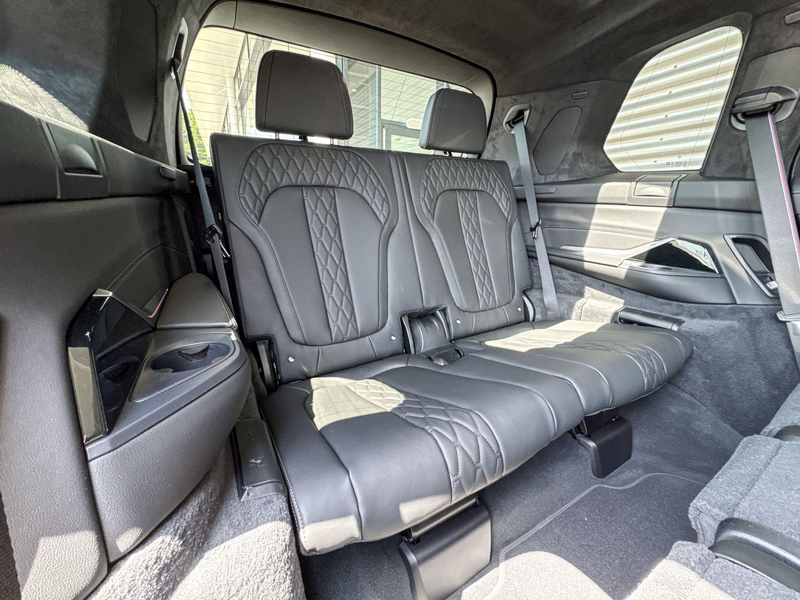 BMW X7 xDrive40i — photo 8