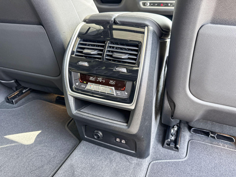 BMW X7 xDrive40i — photo 10