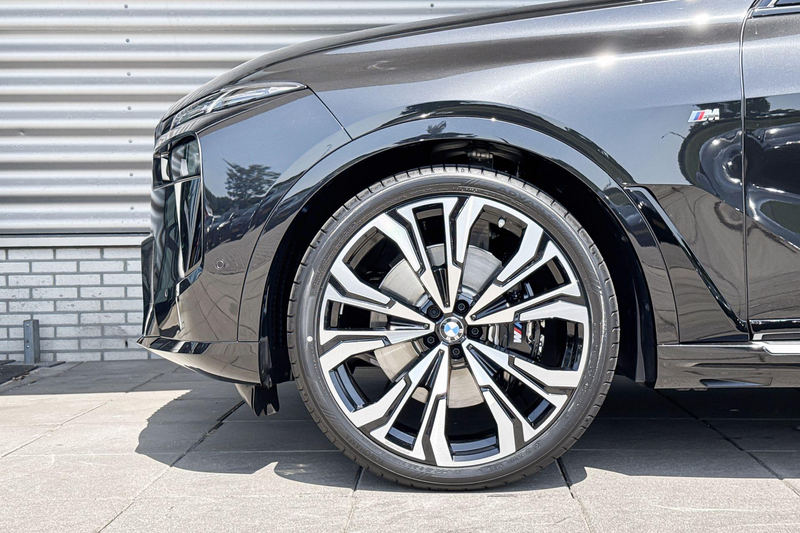 BMW X7 xDrive40i — photo 3