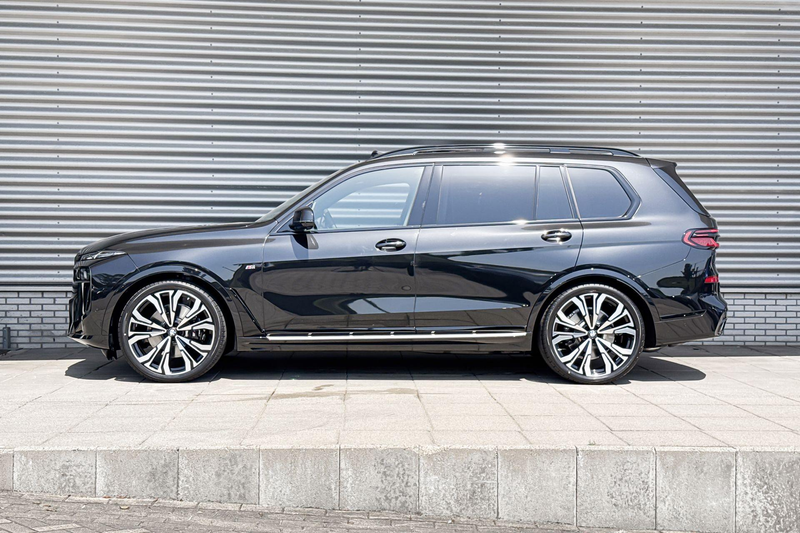 BMW X7 xDrive40i — photo 2