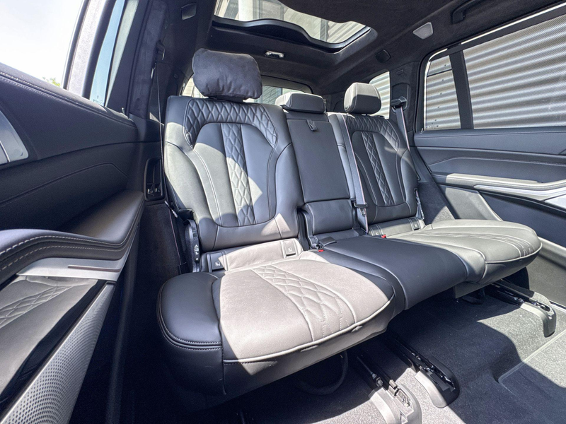 BMW X7 xDrive40i — photo 11