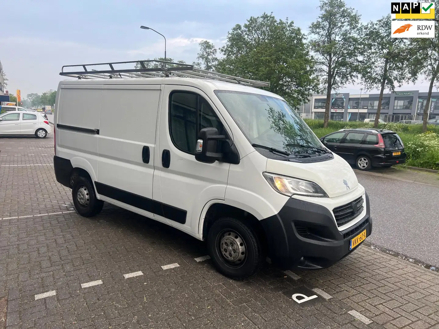 Peugeot Boxer 330 2.2 BlueHDi 120 L1H1 Premium (( 59000 KM N-A-P Wit - 1
