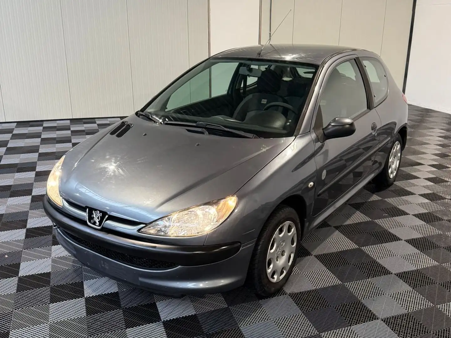 Peugeot 206 1.1i benzine bj. 2008 192000km Euro 4 Gris - 2
