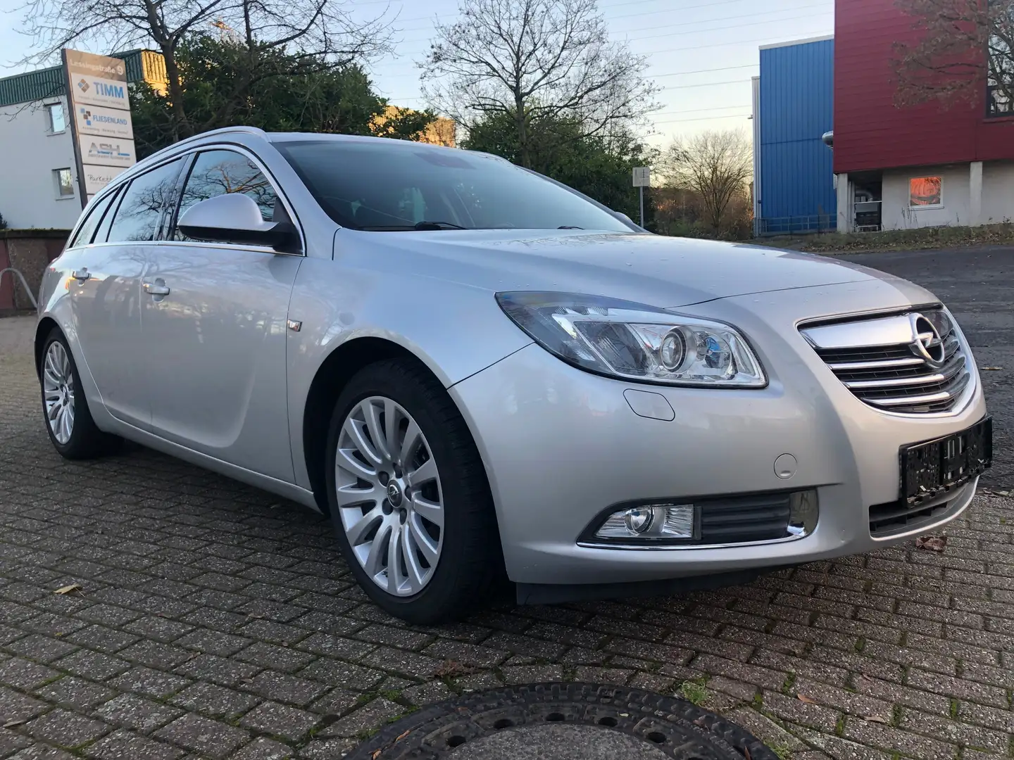 Opel Insignia 2.0 CDTI SPORTS TOURER ACTIVE SEHR GEPFLEGT Silber - 1