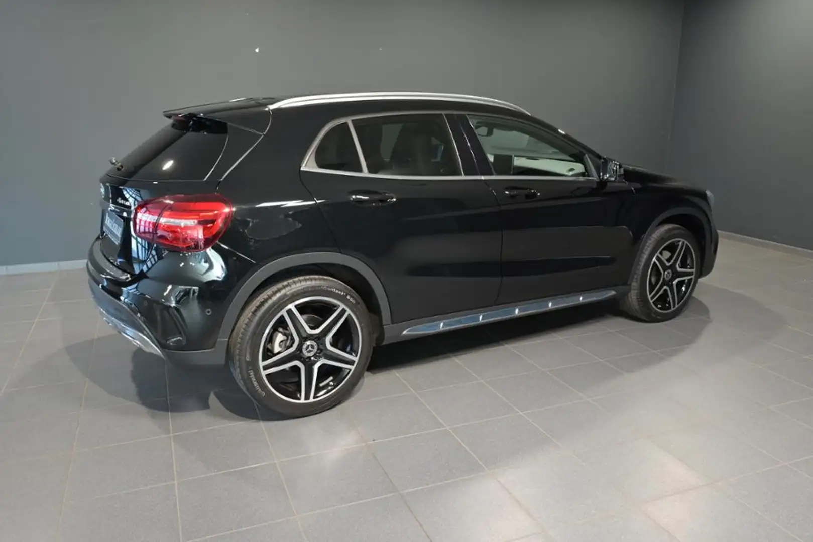 Mercedes-Benz GLA 250 4M  AMG/PANO/KAMERA/TOTW/SOUND/SHZ Fekete - 2