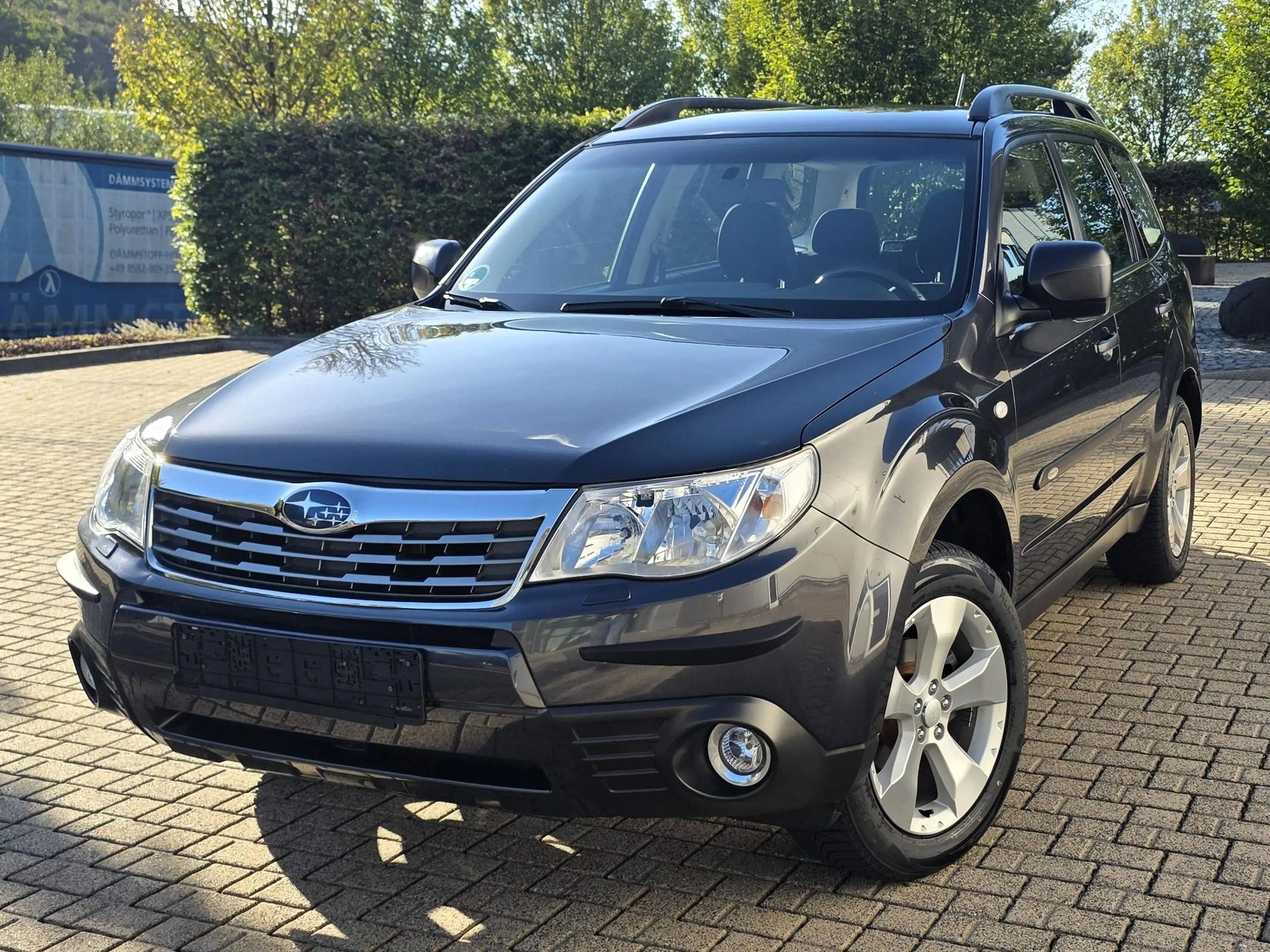 Subaru Forester Forester 2.0X, Tüv Zahnr. Kupplung Neu, AHK 2000KG, Klima, Untzersetzung, Sitzheizung, 8Fach bereift,