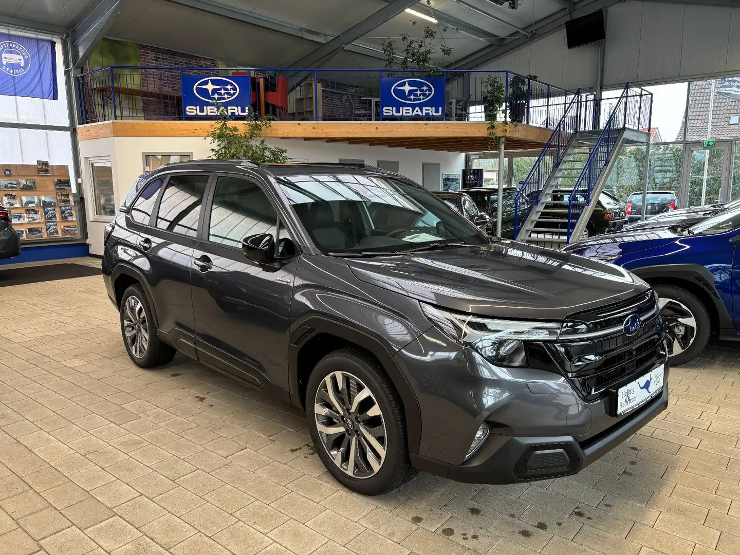 Subaru Forester Platinum Grau - 1