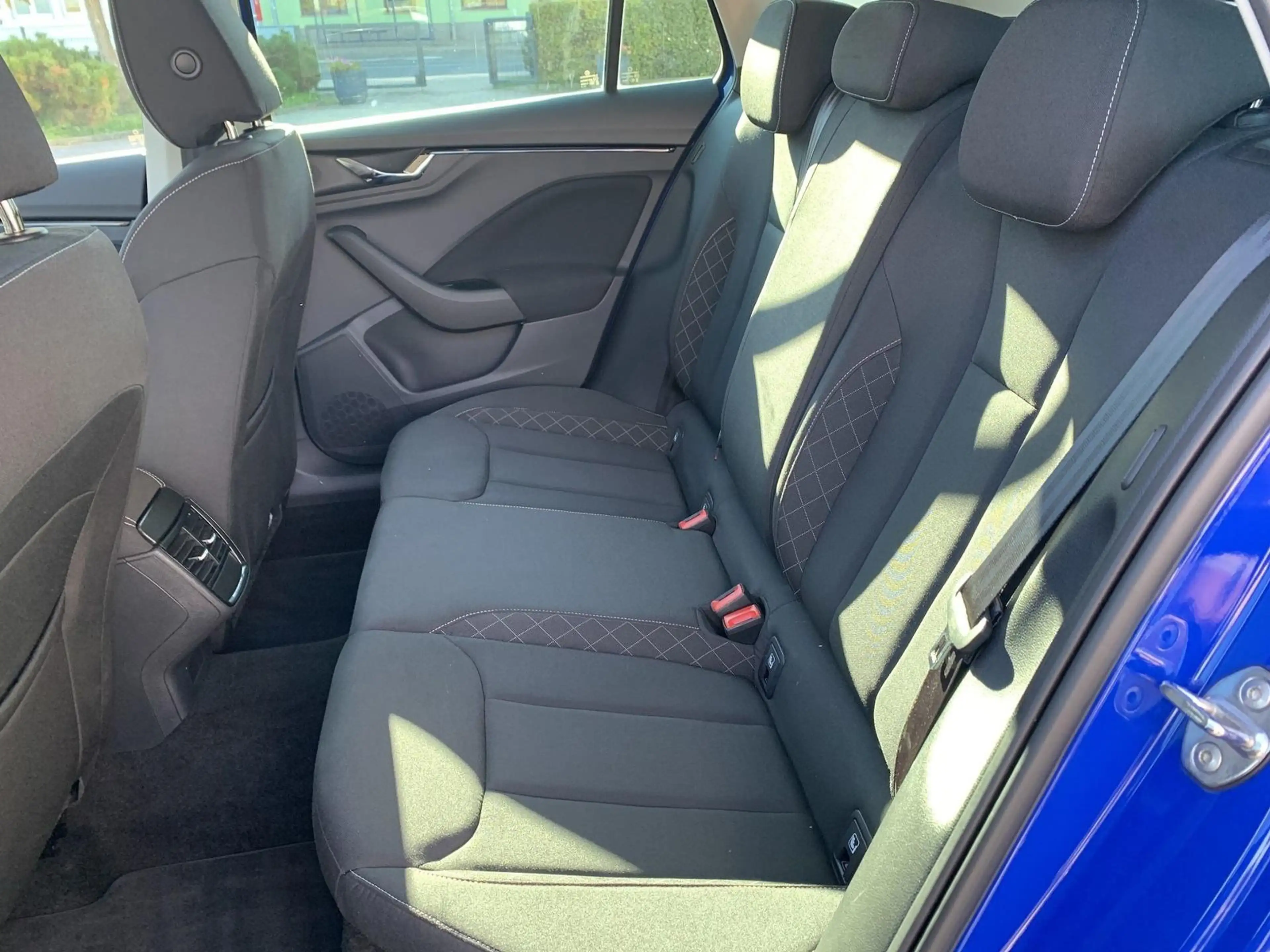 Skoda Kamiq 1.5TSI Blackline Klimaaut+Kamera+ACC+LM — photo 10