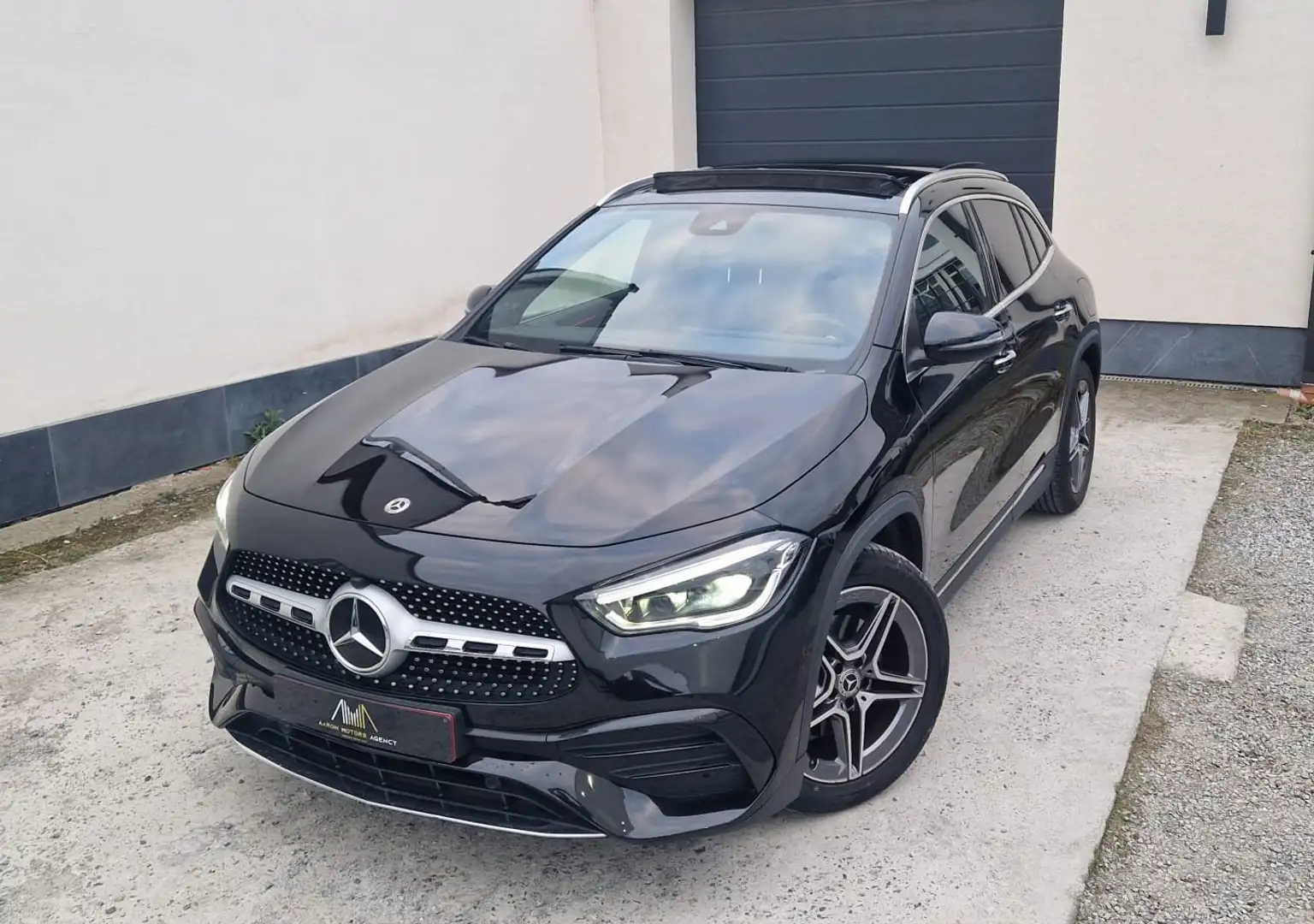Mercedes-Benz GLA 180 AMG/ Essence/ Ambilight/ Pano / Auto/ Alcantara Negro - 2