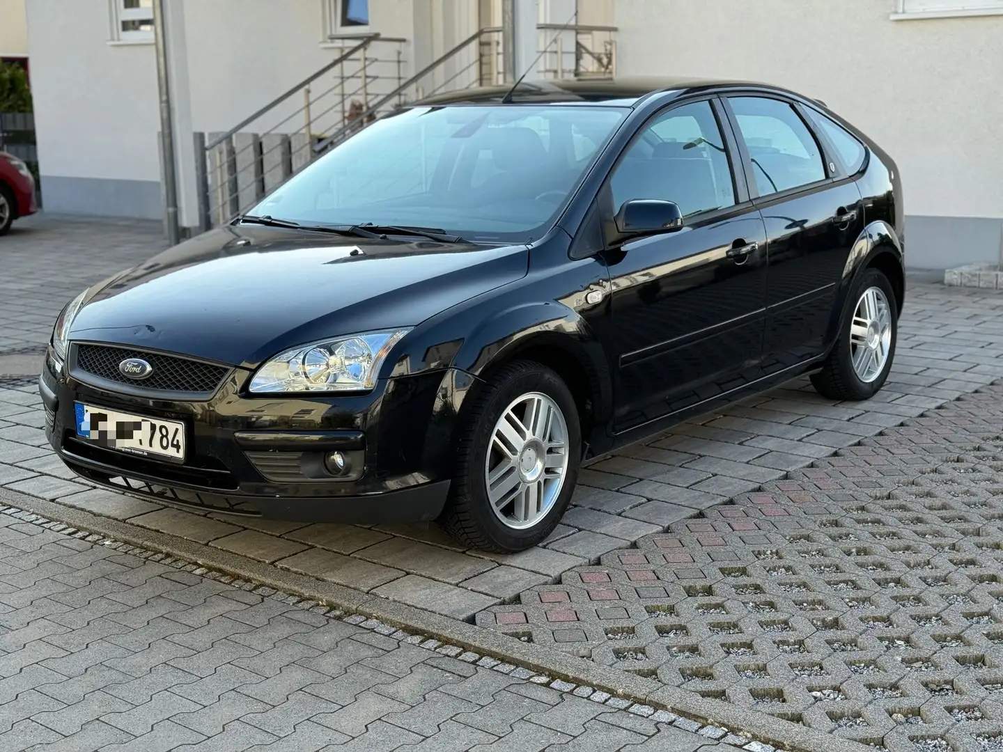 Ford Focus Focus 1.6 16V Ghia Schwarz - 2