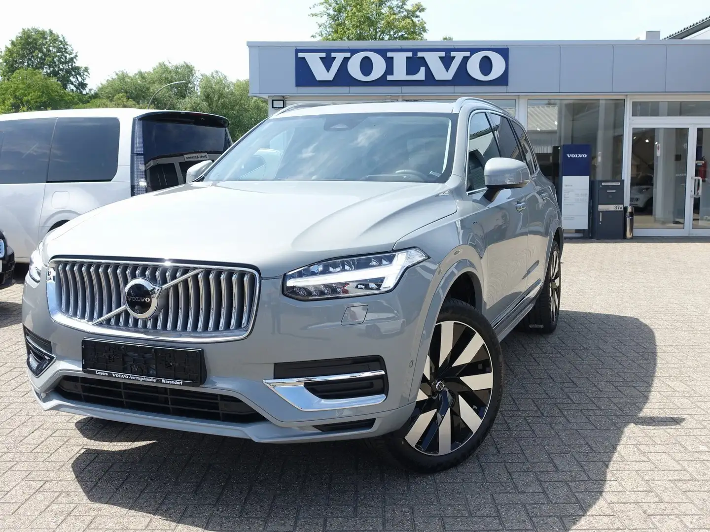 Volvo XC90 Plus T8 AWD/HeadUP/Pano/B&W/360°/BLIS/FourC Grau - 1