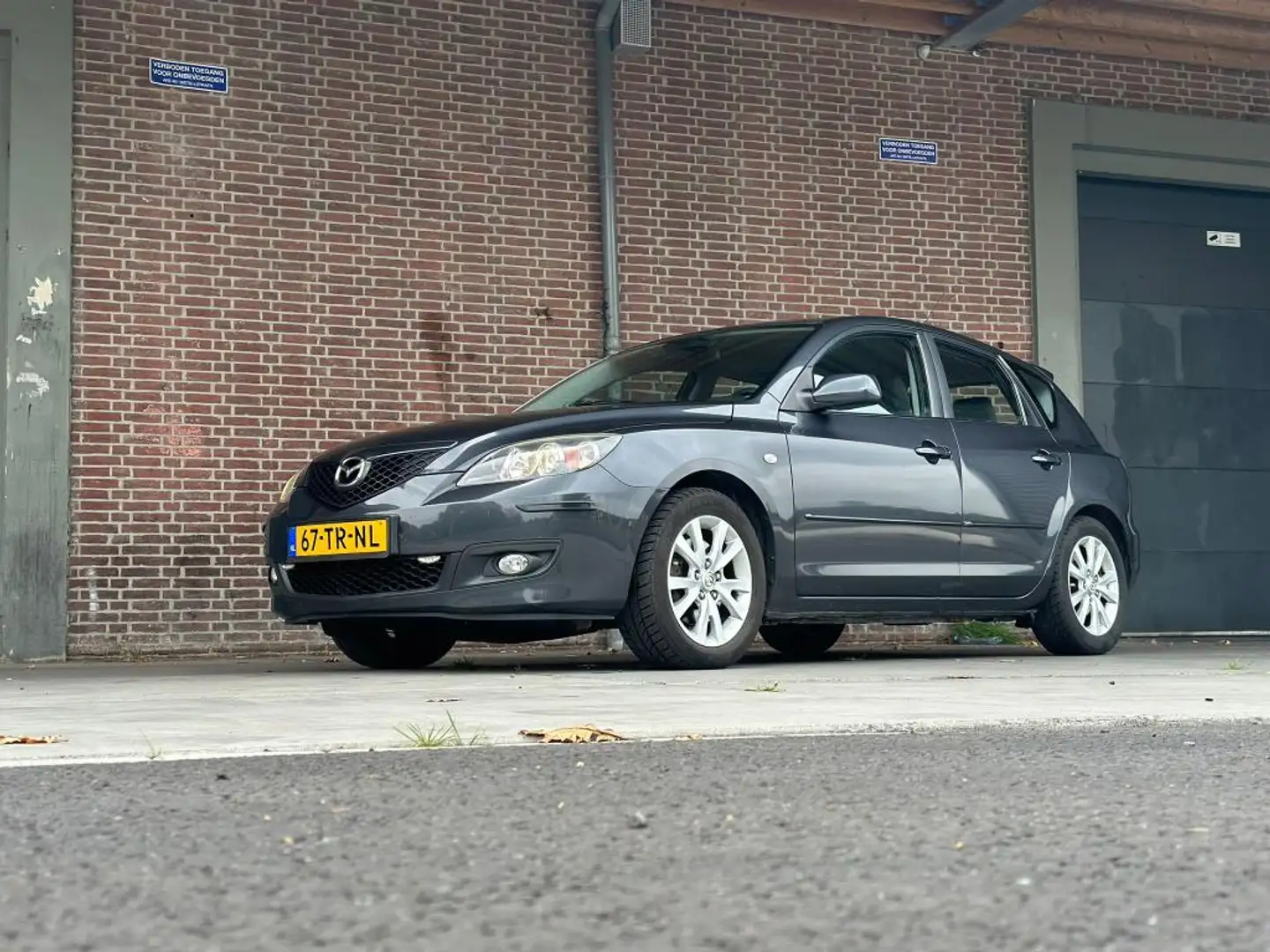 Mazda 3 2.0 S-VT Kintaro Sport AANBIEDING! (CRUISE, PARKEE Grijs - 2