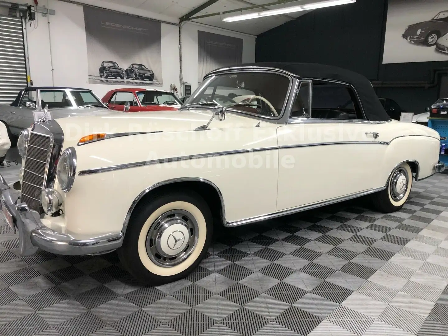 Mercedes-Benz 220 SE Ponton Cabriolet, W 128 Бежевий - 1