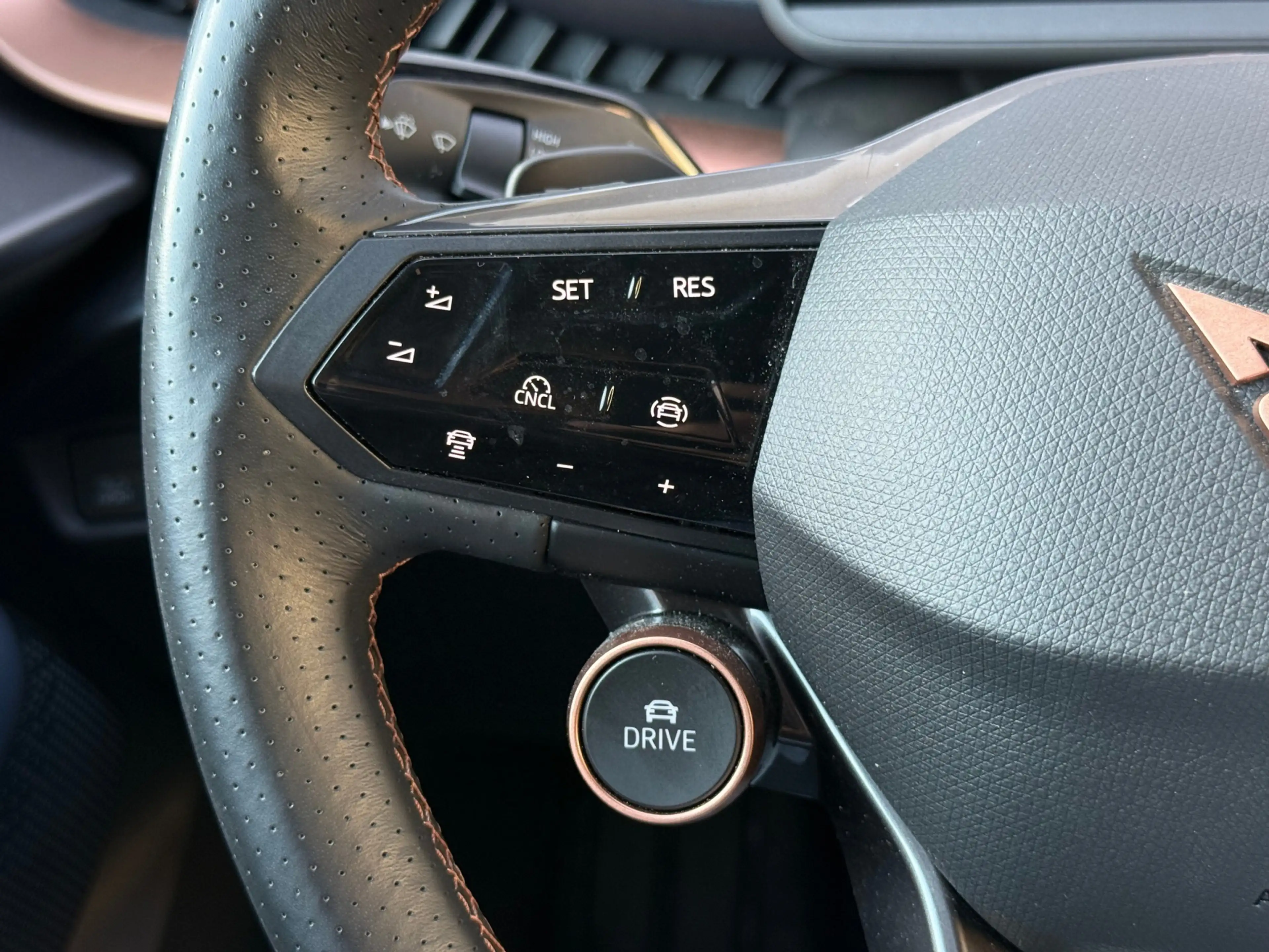 CUPRA Tavascan VZ Adrenaline 82 kWh | sennheister | HUD | pano | — photo 21