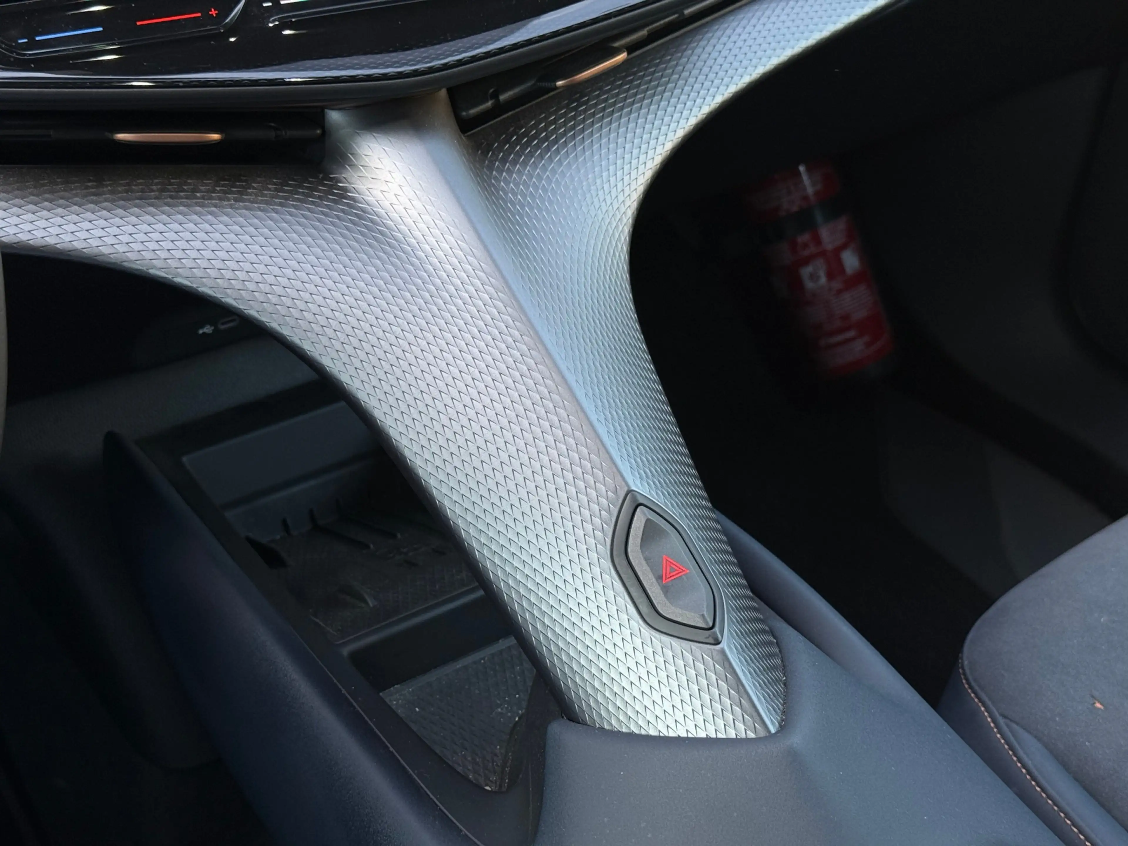 CUPRA Tavascan VZ Adrenaline 82 kWh | sennheister | HUD | pano | — photo 25