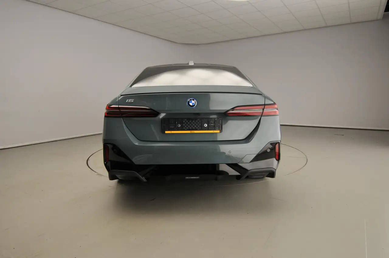 BMW i5 2026