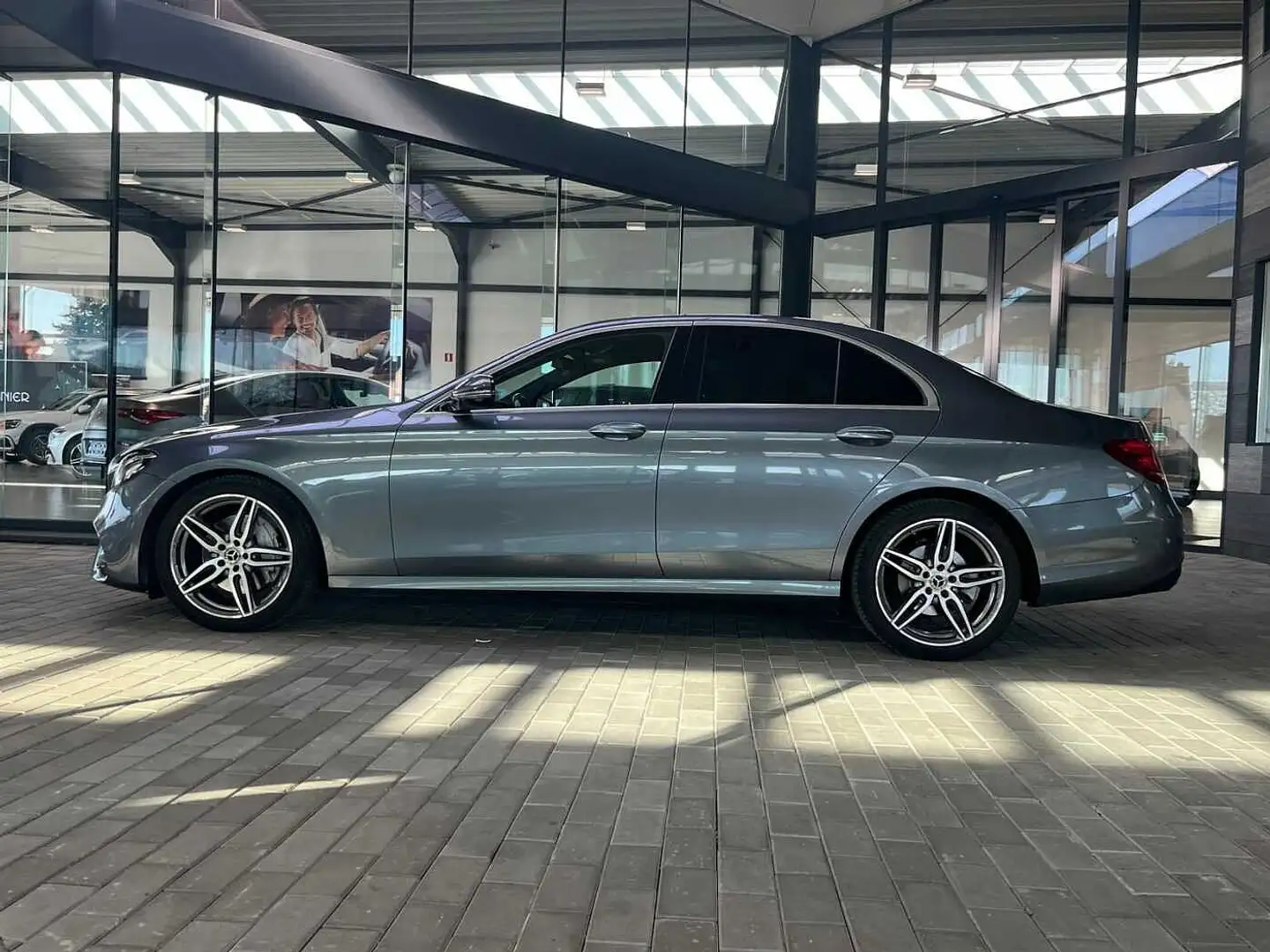 Mercedes-Benz E 200 d Limousine Grijs - 2
