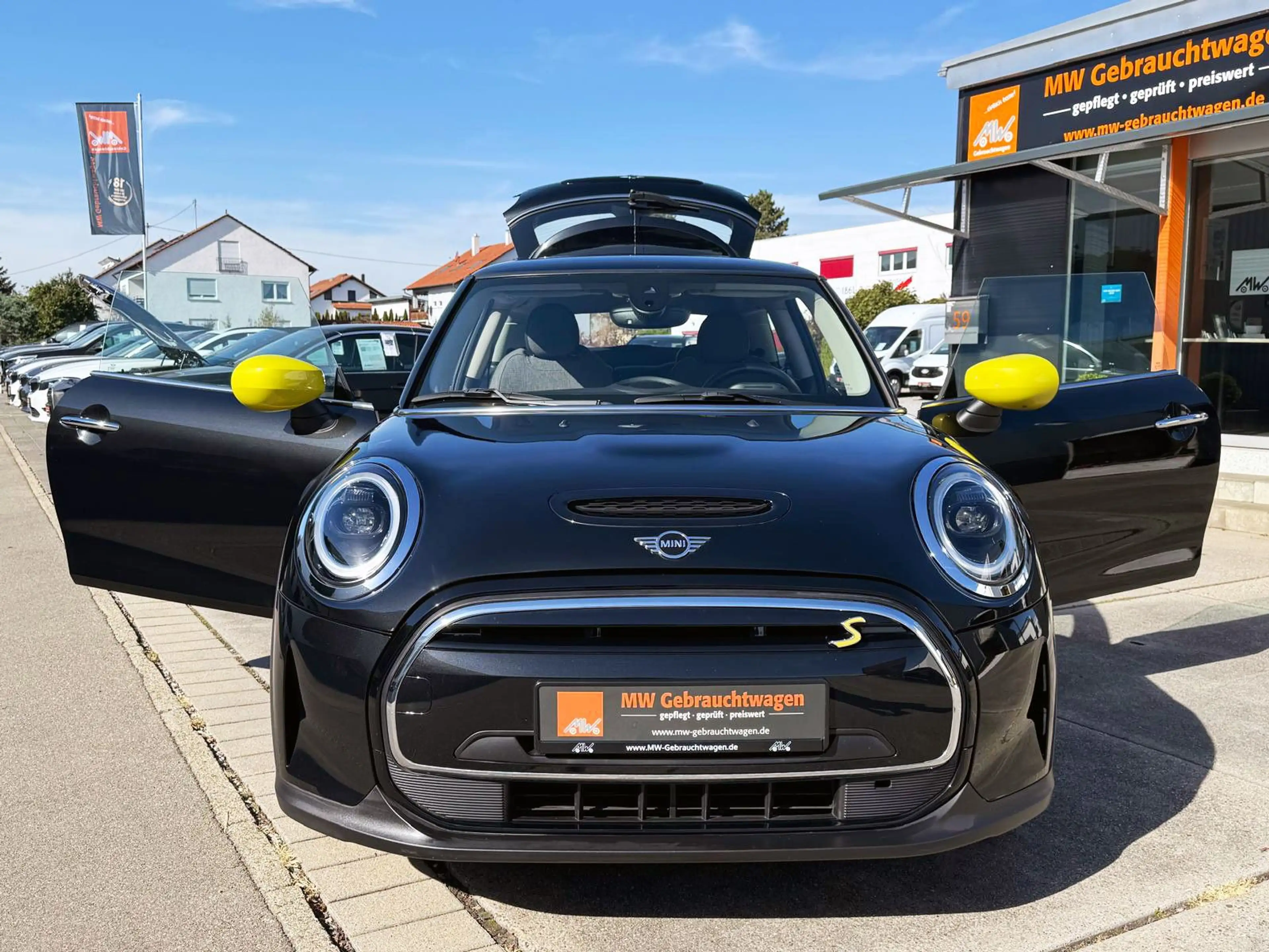 MINI Cooper SE Classic-Trim KAM PDC SHZ TEMP NAV ALU — photo 5