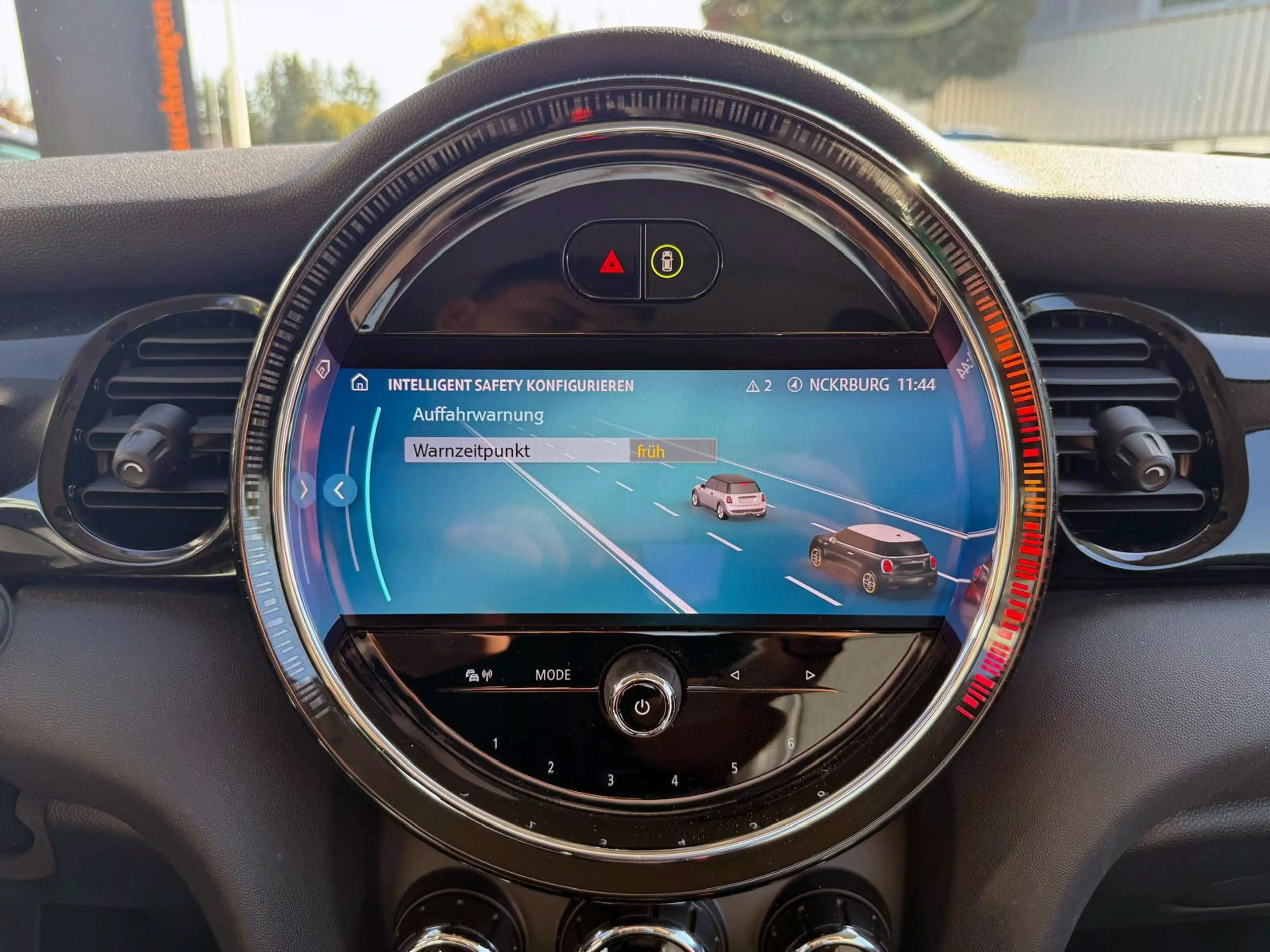 MINI Cooper SE Classic-Trim KAM PDC SHZ TEMP NAV ALU — photo 13