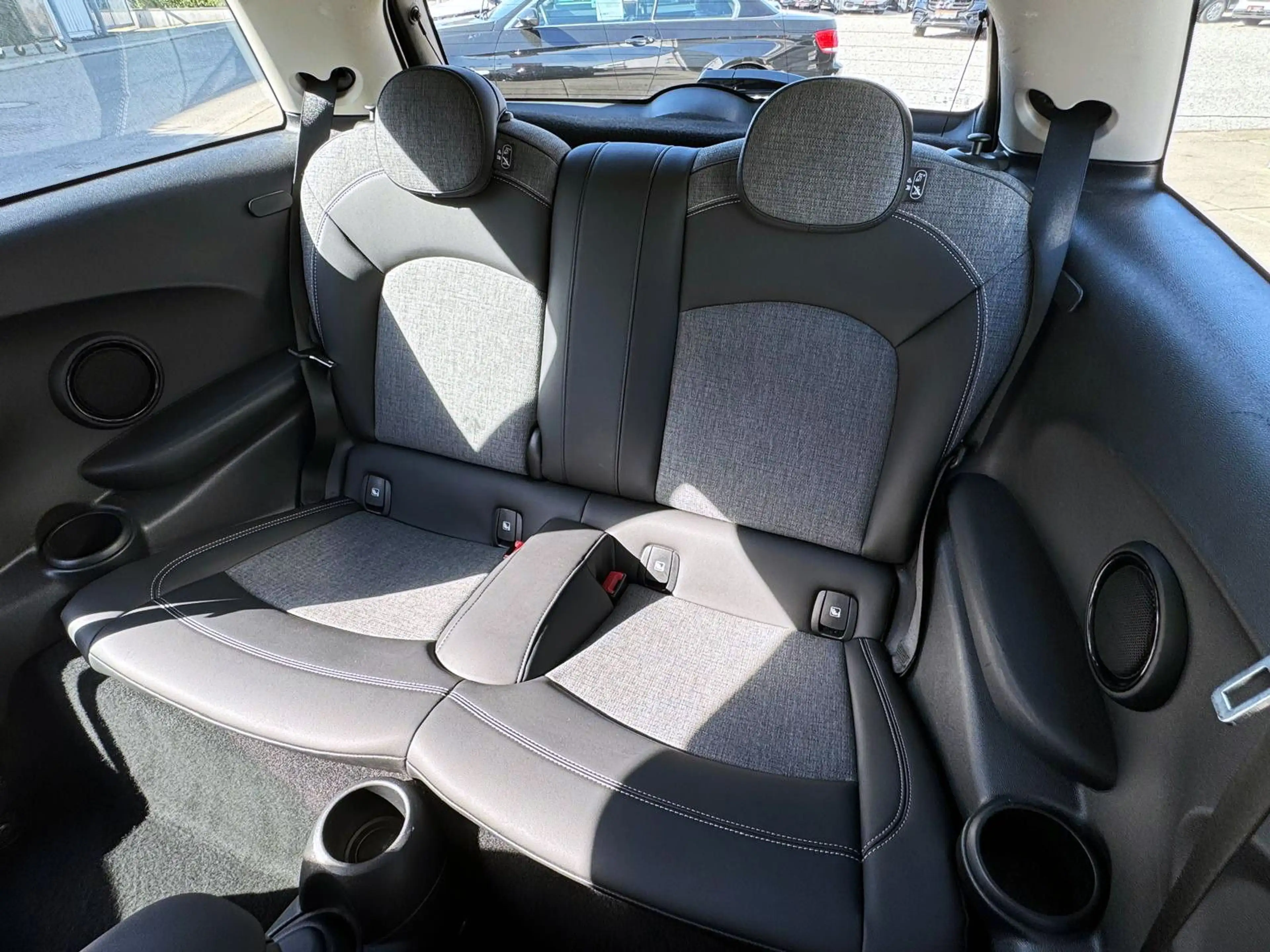 MINI Cooper SE Classic-Trim KAM PDC SHZ TEMP NAV ALU — photo 15