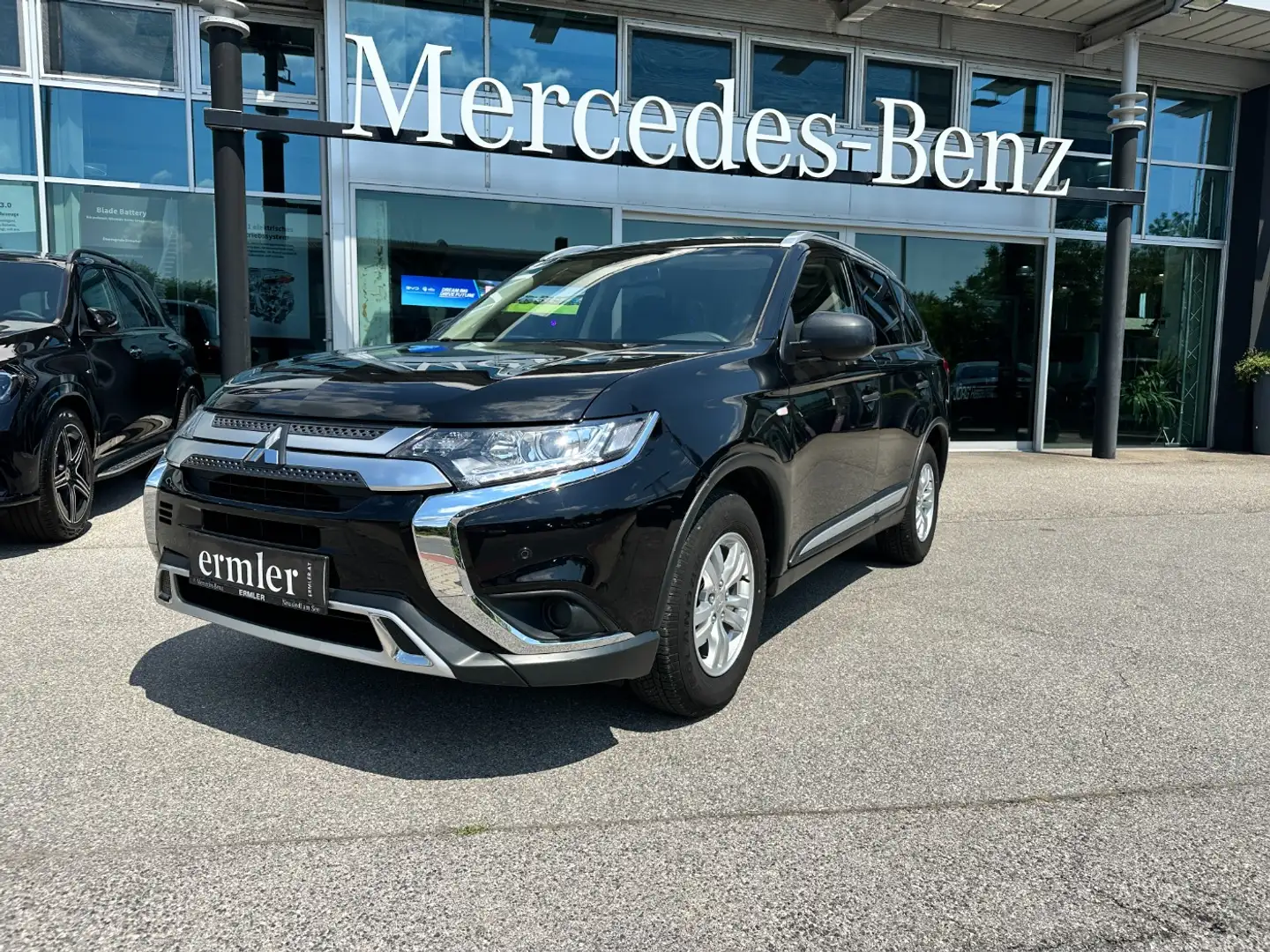 Mitsubishi Outlander 2.0 2WD Invite AS&G LED Invite! Zwart - 2