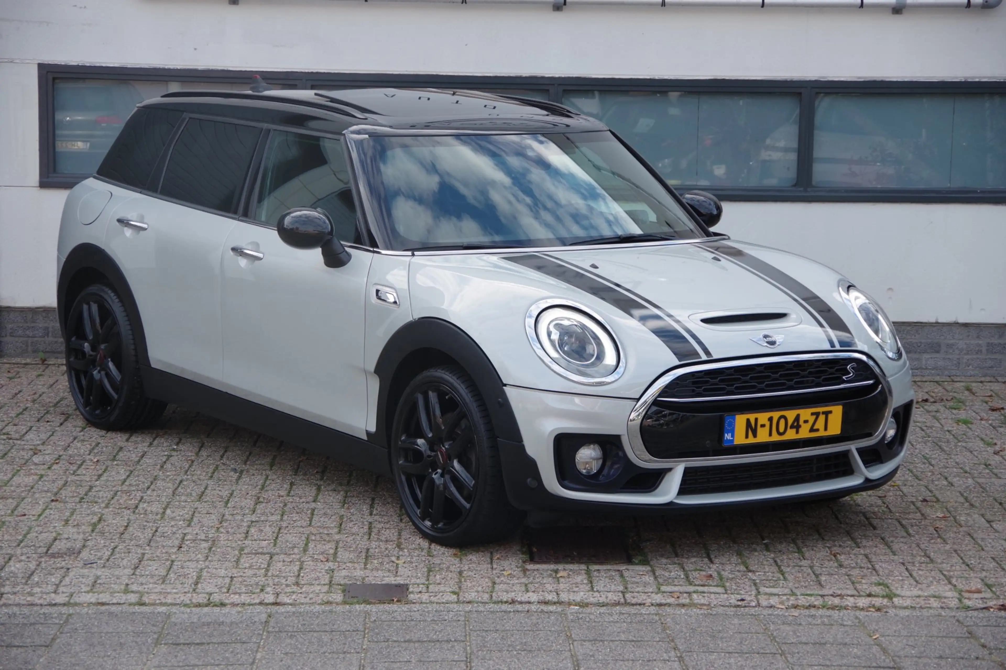 MINI Cooper S Clubman 2.0 Chili Serious Business JCW Pakket — photo 45