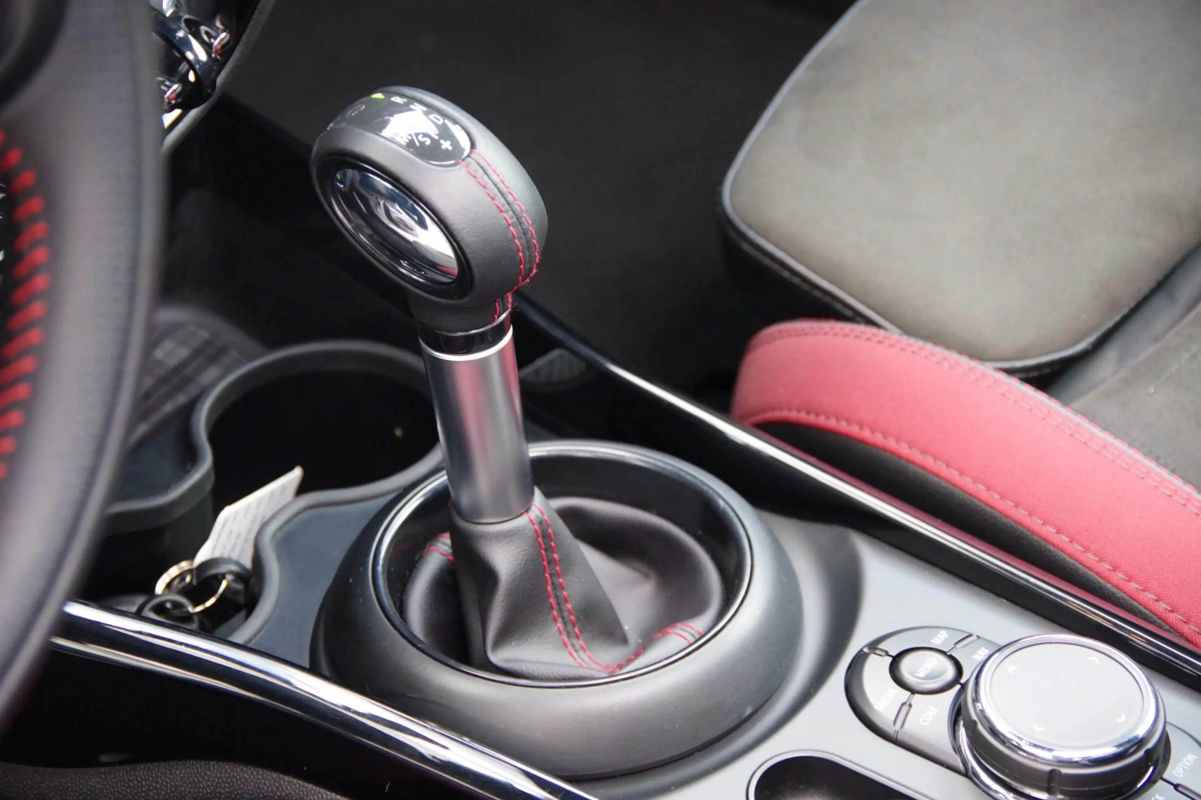 MINI Cooper S Clubman 2.0 Chili Serious Business JCW Pakket — photo 28