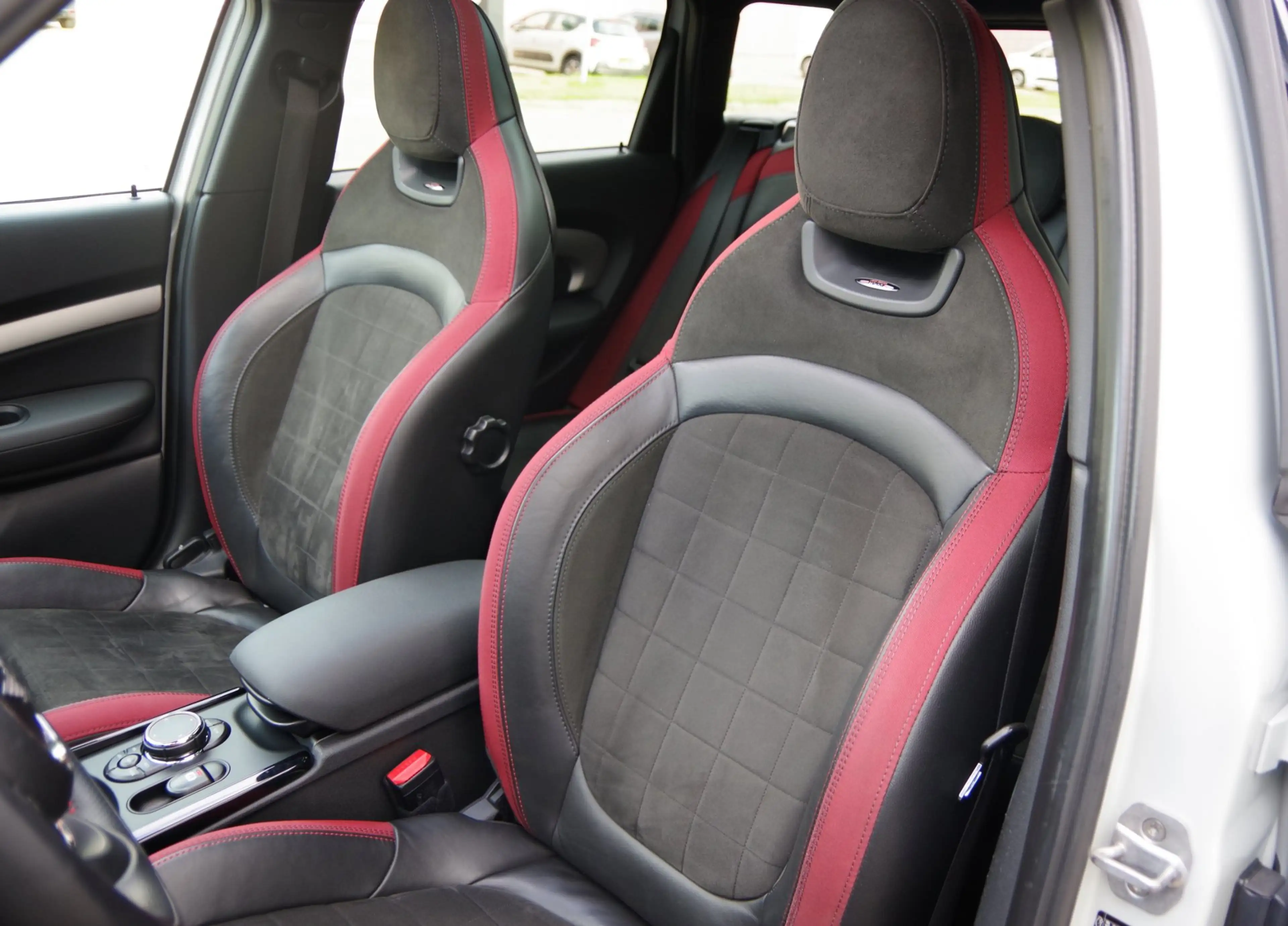 MINI Cooper S Clubman 2.0 Chili Serious Business JCW Pakket — photo 9