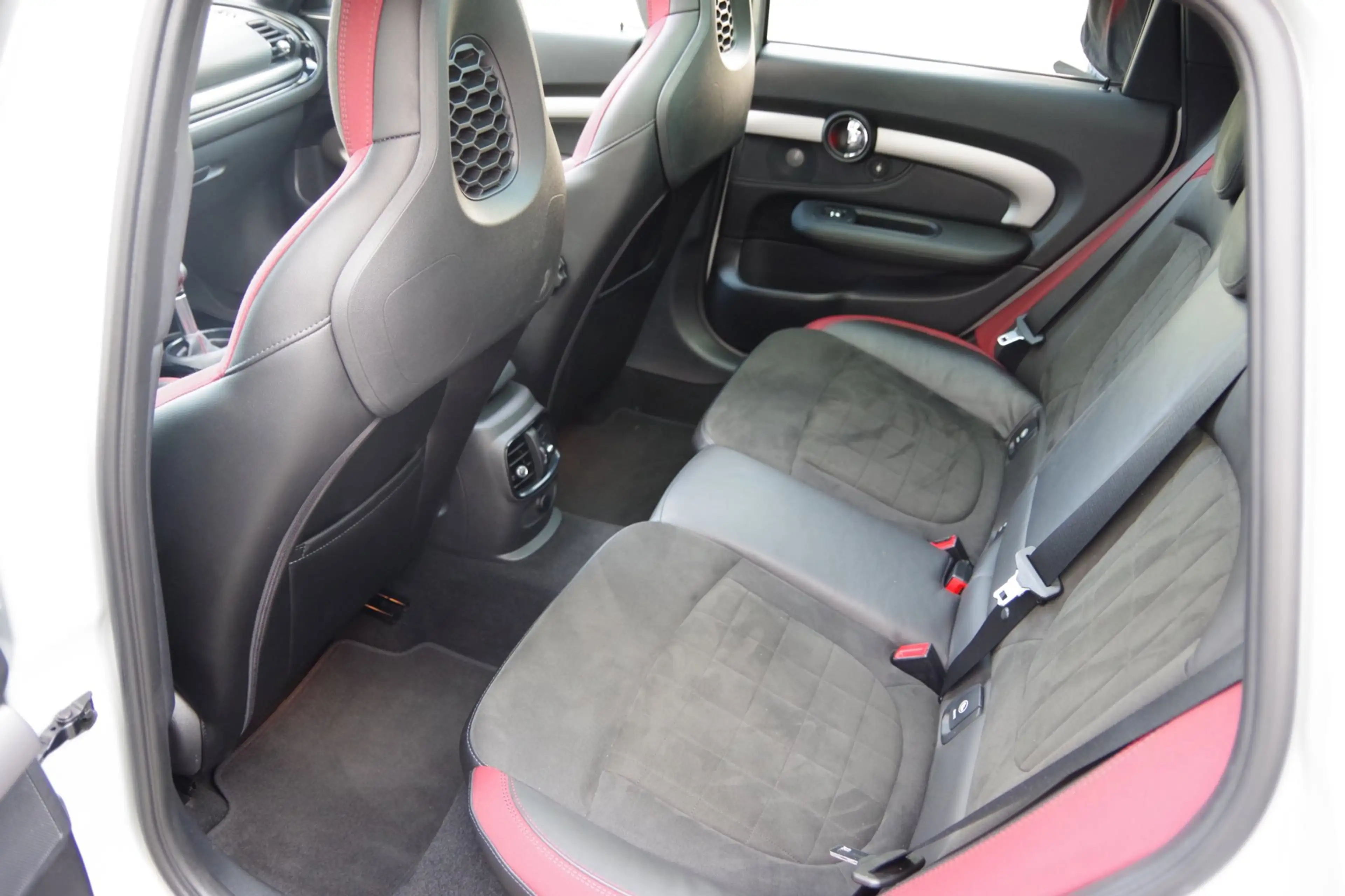 MINI Cooper S Clubman 2.0 Chili Serious Business JCW Pakket — photo 10