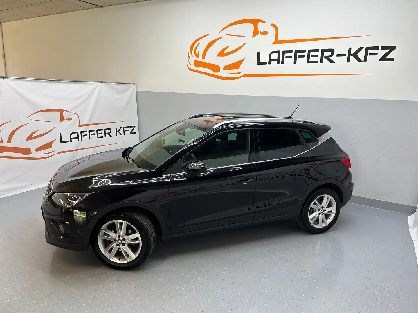 SEAT Arona FR 1,5 TSI KLIMAAUTO PDC ACC RFK Schwarz - 2